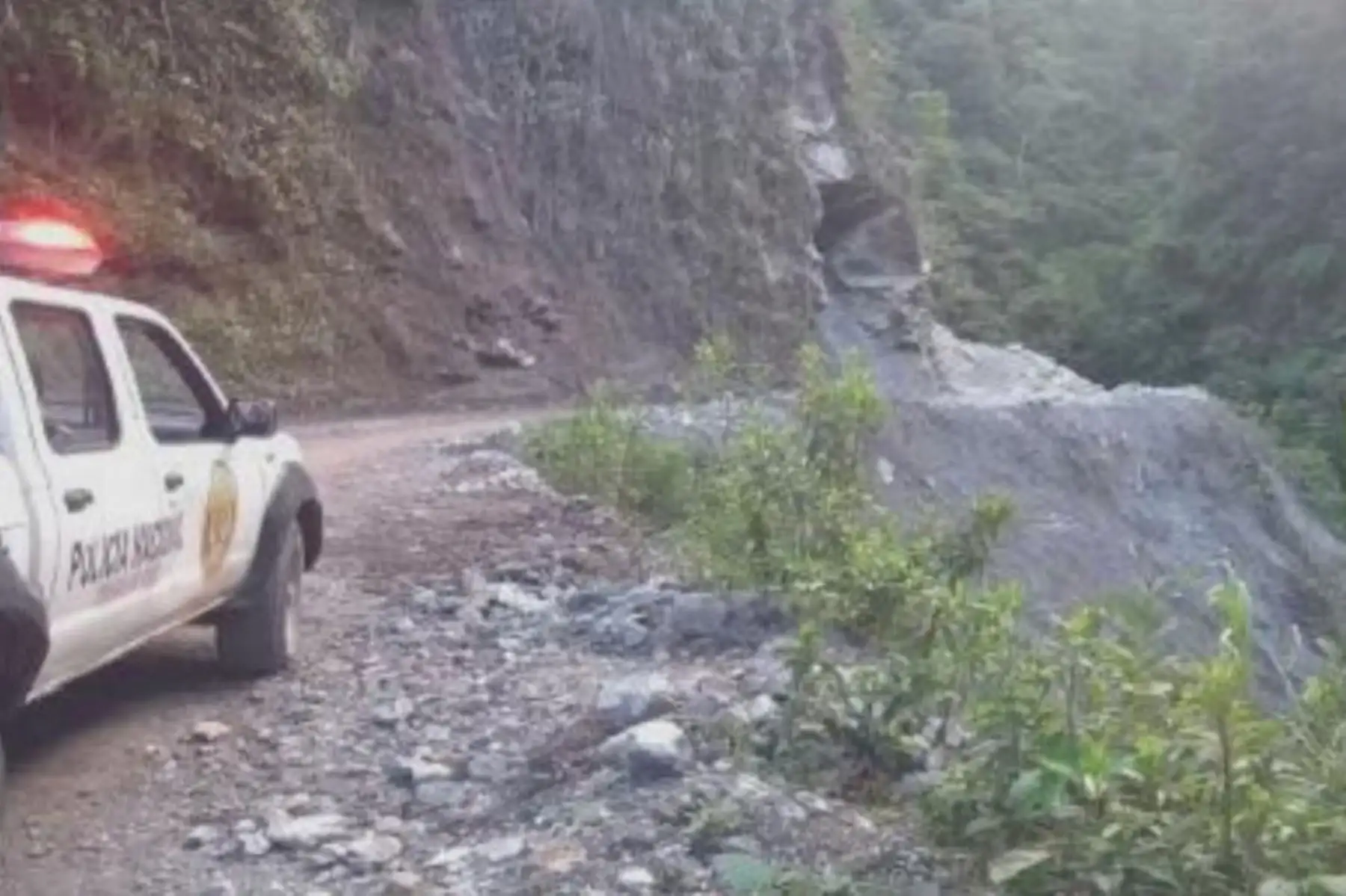 Deslizamiento bloquea el tránsito en la carretera Oxapampa-Pasco.Foto:  ANDINA/Difusión