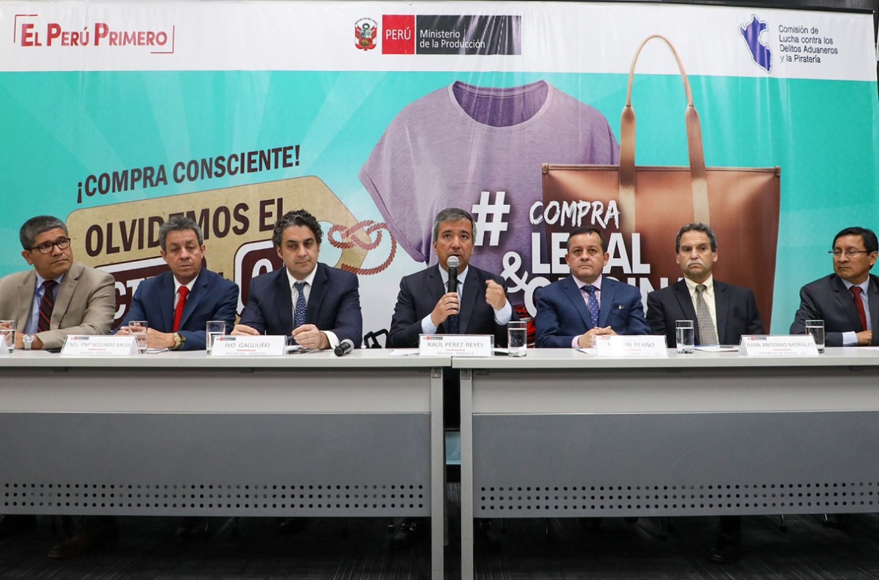 El ministro Raúl Pérez Reyes presentó la campaña "Compra legal, compra original"