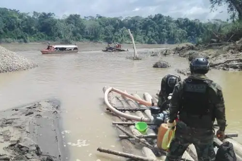 Mineros ilegales que operan en la región Amazonas estarían implicados en el secuestro de indígenas en el distrito de El Cenepa. Foto: ANDINA/difusión.