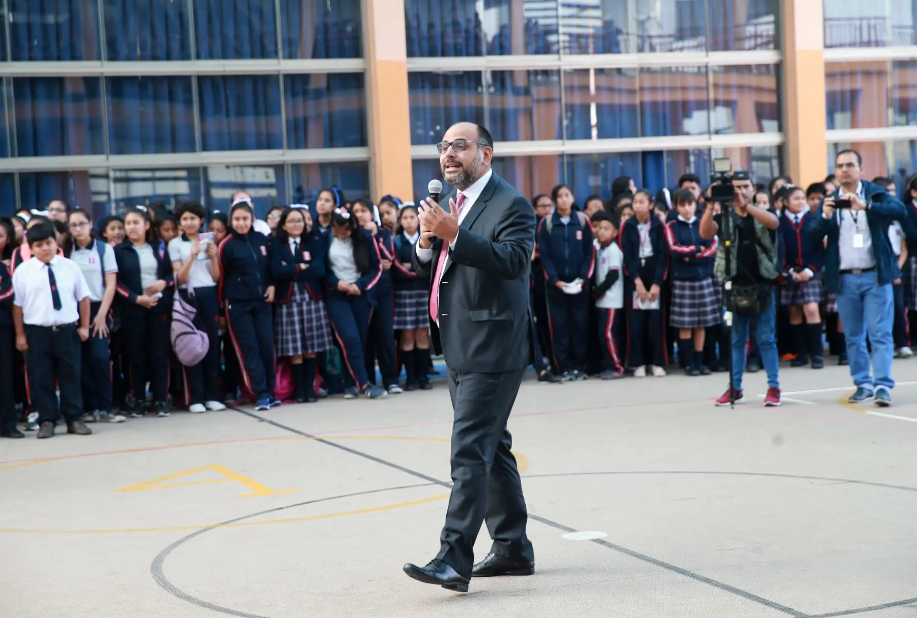 El ministro de Educación, Daniel Alfaro, resalta la importancia de promover una convivencia escolar positiva basada en el buen trato, así como el desarrollo de una educación sexual integral para que los estudiantes sepan actuar en caso de violencia sexual. Foto: ANDINA/Norman Córdova
