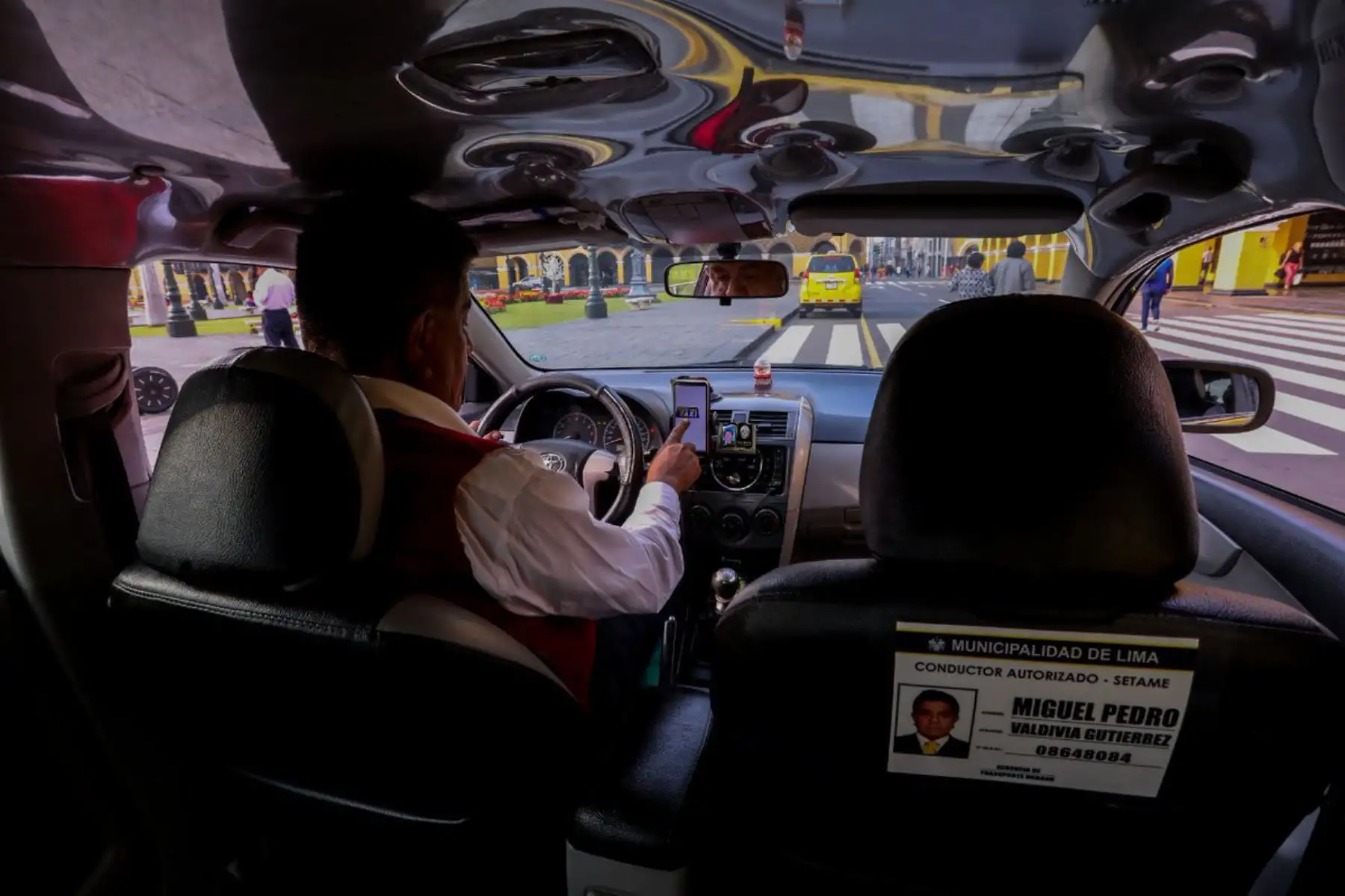 La Municipalidad de Lima presentará el primer aplicativo móvil municipal en el país que permite conocer los datos oficiales de los vehículos y conductores autorizados por dicha comuna para prestar el servicio de la ciudad.
Foto: ANDINA/MML