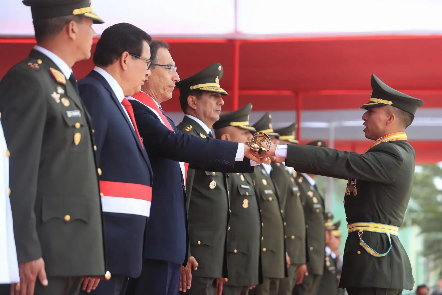 Jefe del Estado, Martín Vizcarra, encabeza la ceremonia de graduación de la 125° promoción de la Escuela Militar de Chorrillos.Foto: ANDINA/Carlos Lezama/Prensa Presidencia