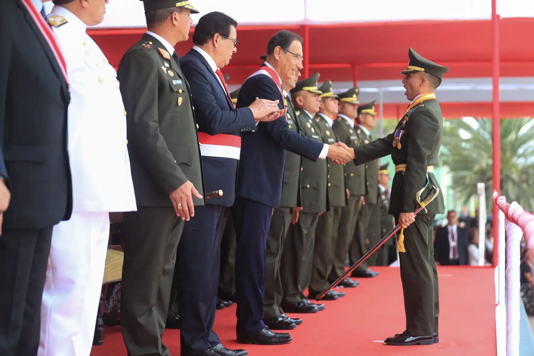 Jefe del Estado, Martín Vizcarra, encabeza la ceremonia de graduación de la 125° promoción de la Escuela Militar de Chorrillos.Foto: ANDINA/Carlos Lezama/Prensa Presidencia