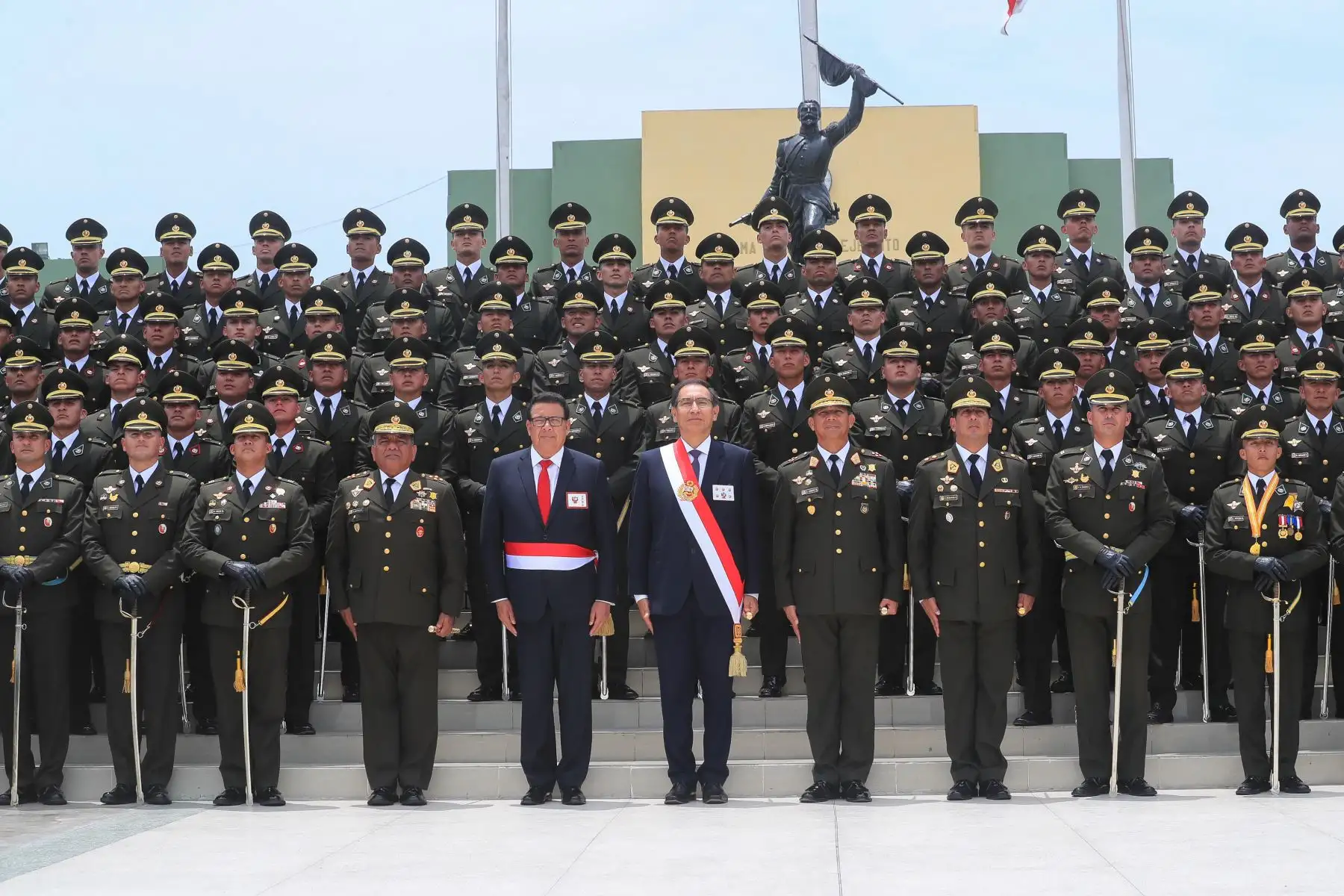 Jefe del Estado, Martín Vizcarra, encabeza la ceremonia de graduación de la 125° promoción de la Escuela Militar de Chorrillos.Foto: ANDINA/Carlos Lezama/Prensa Presidencia