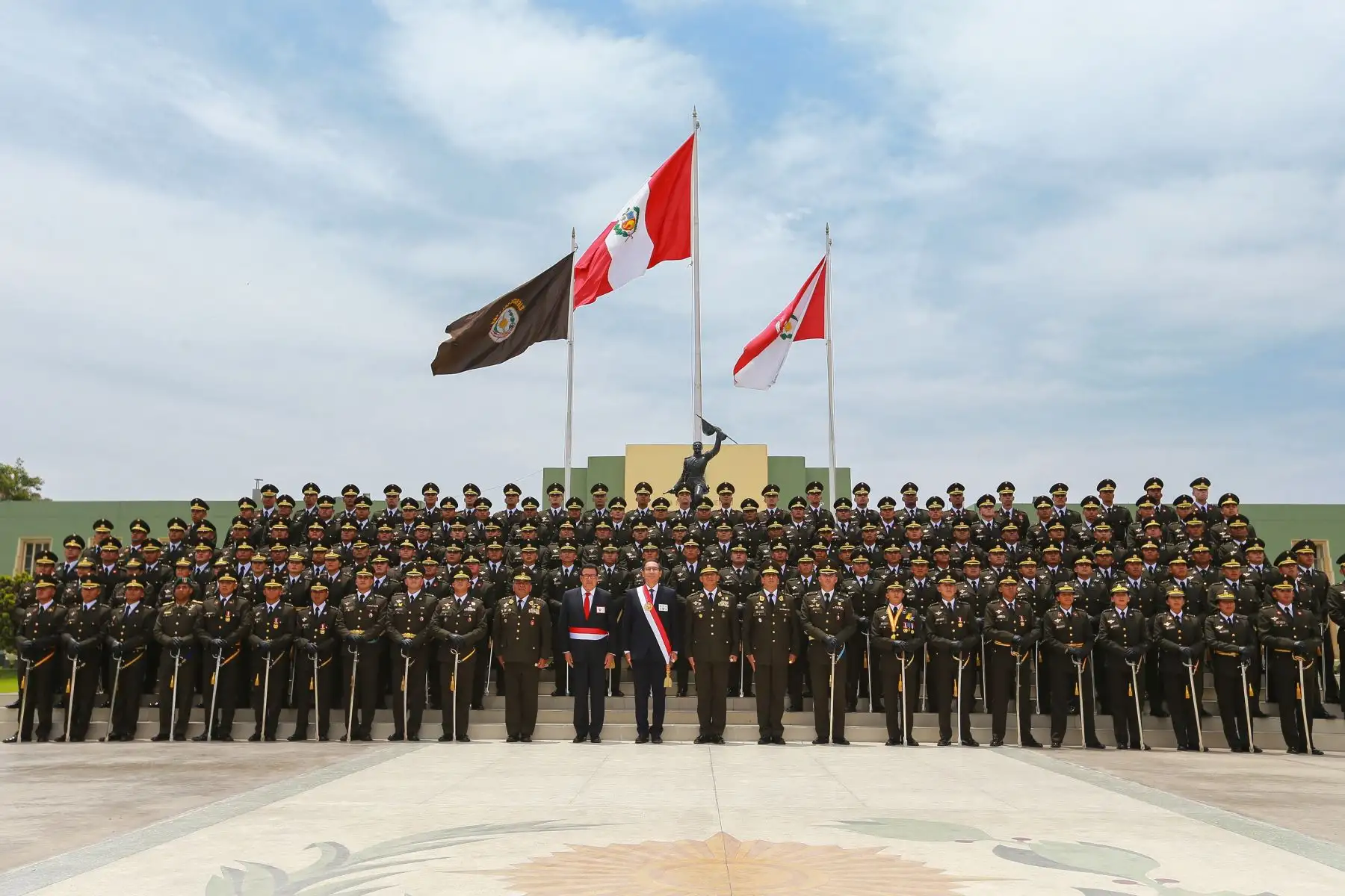 Jefe del Estado, Martín Vizcarra, encabeza la ceremonia de graduación de la 125° promoción de la Escuela Militar de Chorrillos.Foto: ANDINA/Carlos Lezama/Prensa Presidencia