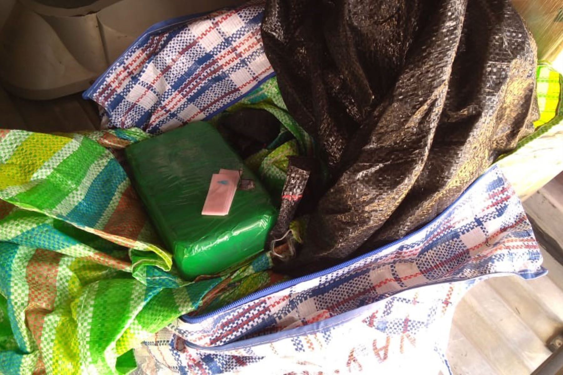 En encomienda de bus que se dirigía a Tacna se encontraron nueve paquetes pequeños con 8.8 kilos de pasta básica de cocaína.