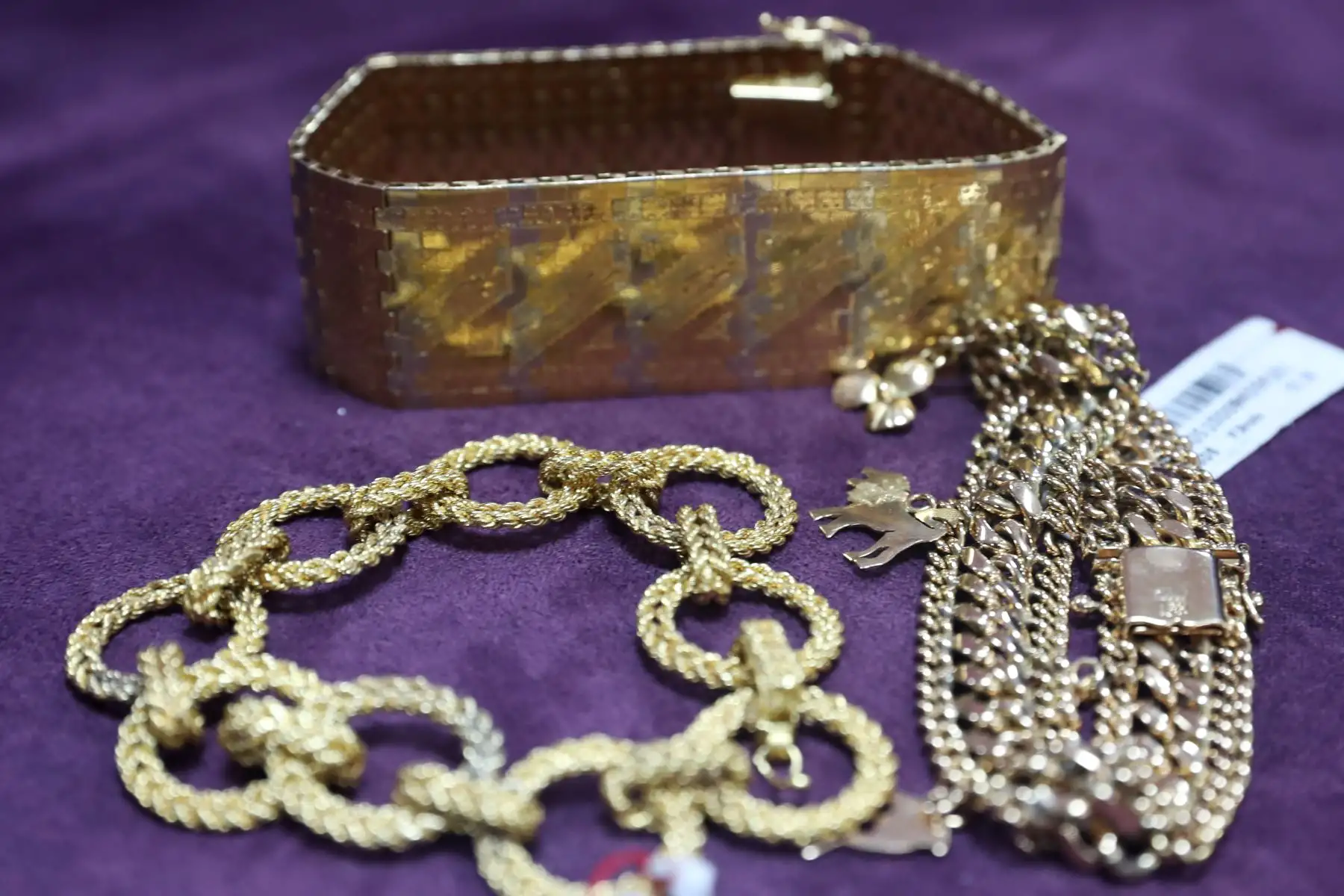 La Caja Metropolitana pone en exposición y venta hermosas y finas joyas de oro. Foto: ANDINA/Melina Mejía
