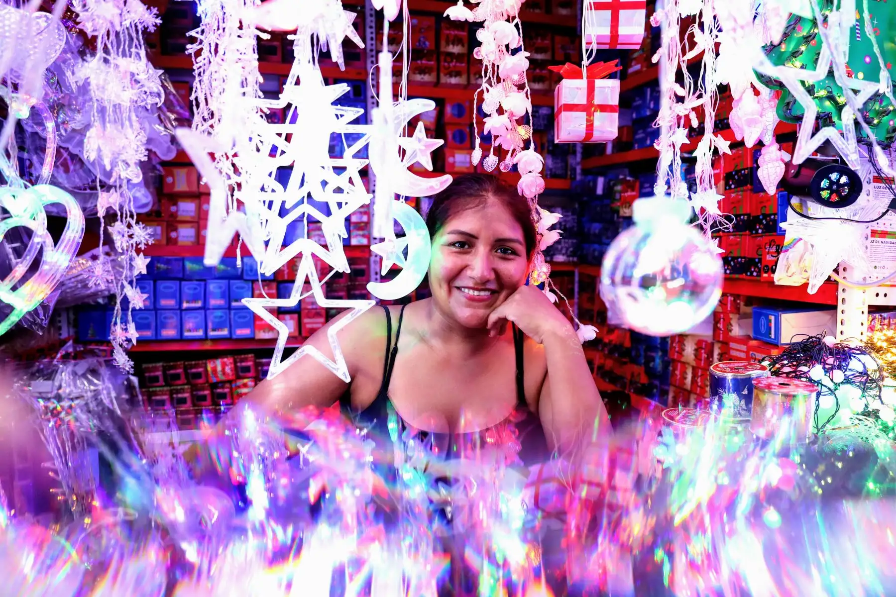 Comerciantes de Mesa Redonda triplican sus ventas durante la ya inaugurada Campaña Navideña. Foto: ANDINA/Luis Iparraguirre