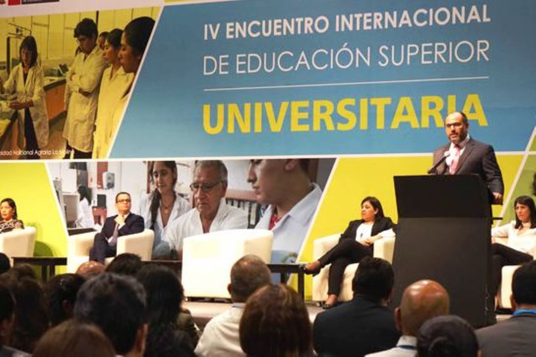 El ministro de Educación, Daniel Alfaro, inauguró el Encuentro Internacional de Educación Superior Universitaria, en el Centro de Convenciones de Lima. Foto: ANDINA/Difusión.