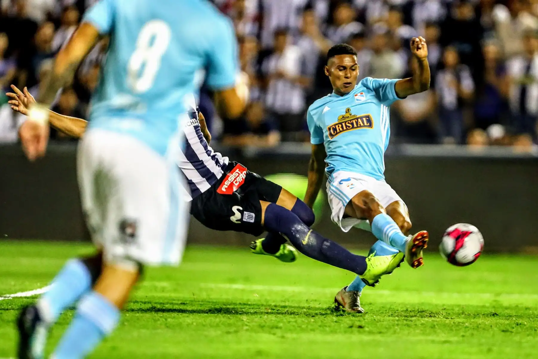 Alianza Lima y Sporting Cristal protagonizan la primera final del campeonanto nacional. Foto: ANDINA/Luis Iparraguirre