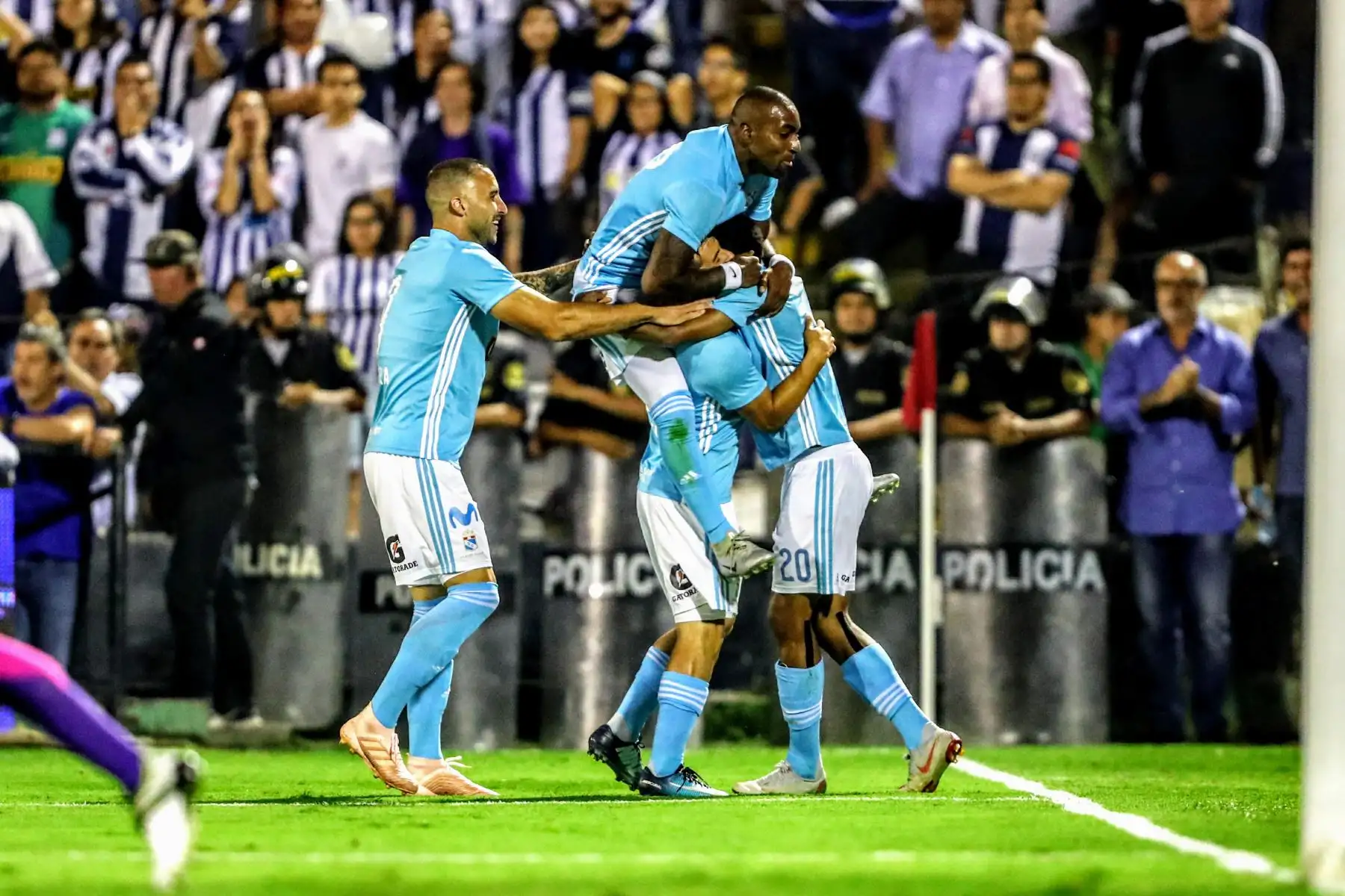 Alianza Lima y Sporting Cristal protagonizan la primera final del campeonanto nacional. Foto: ANDINA/Luis Iparraguirre