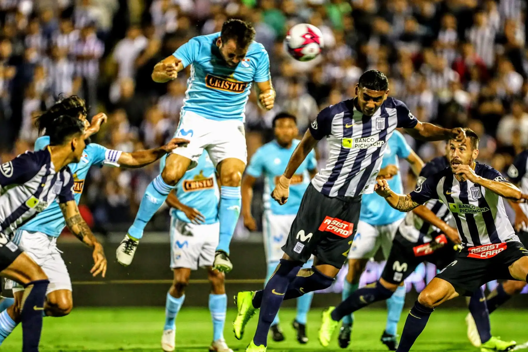 Alianza Lima y Sporting Cristal protagonizan la primera final del campeonanto nacional. Foto: ANDINA/Luis Iparraguirre