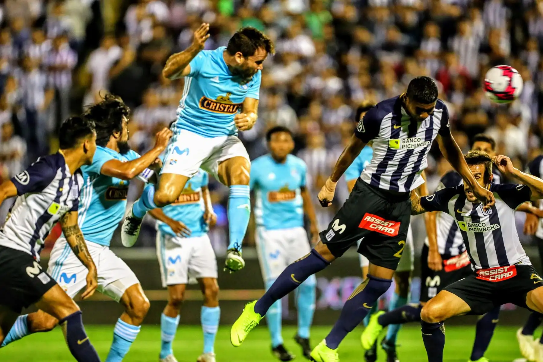 Alianza Lima y Sporting Cristal protagonizan la primera final del campeonanto nacional. Foto: ANDINA/Luis Iparraguirre