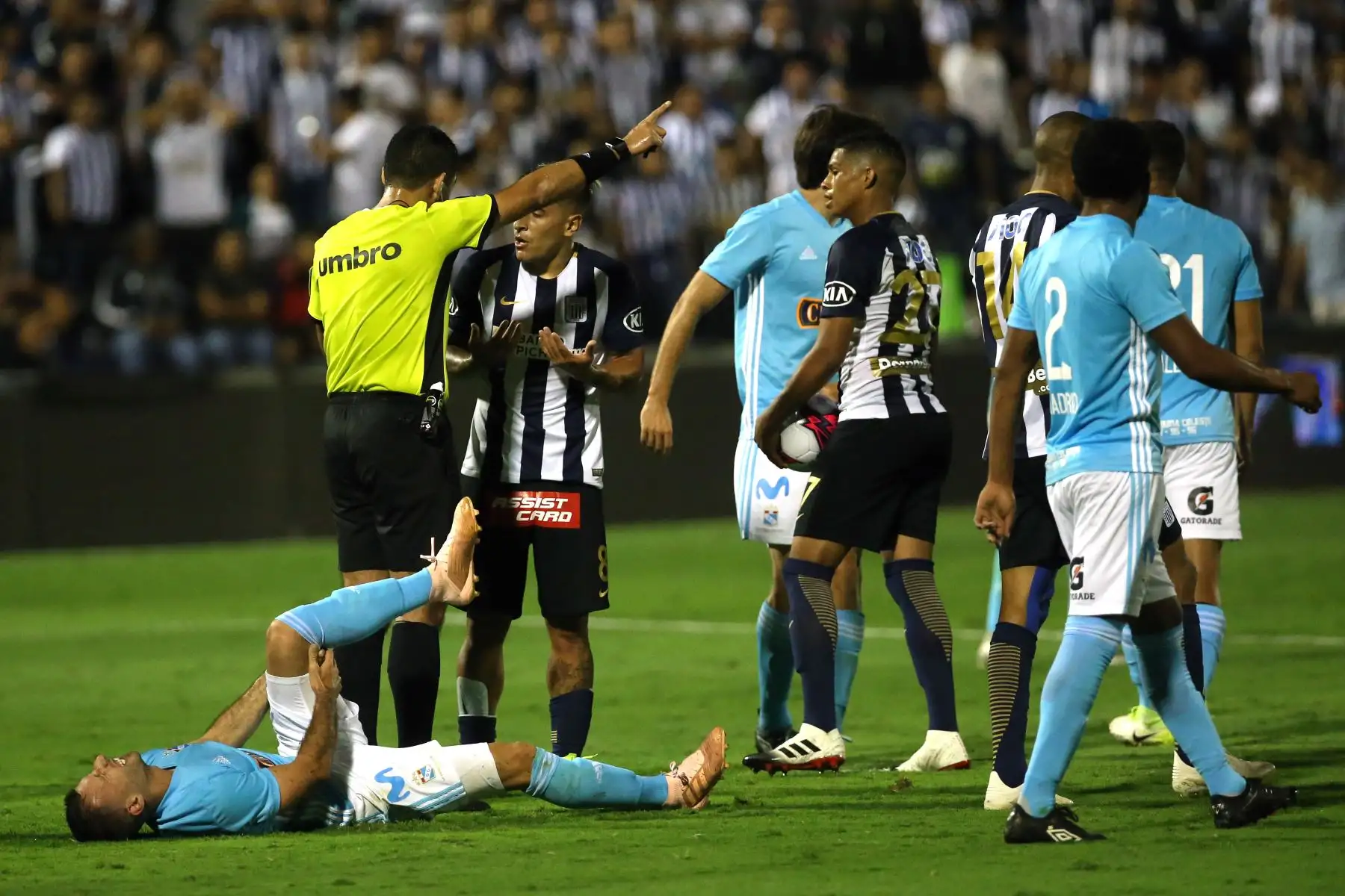 Alianza Lima y Sporting Cristal protagonizan la primera final del campeonanto nacional. Foto: ANDINA/Vidal Tarqui