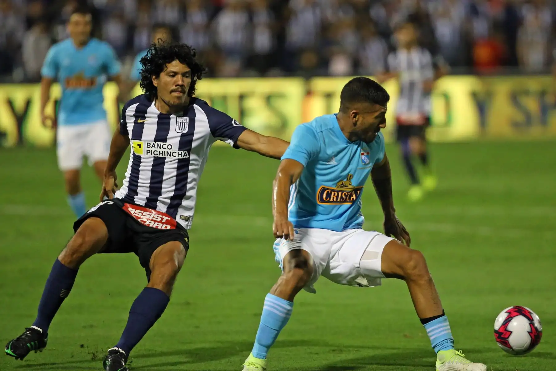 Alianza Lima y Sporting Cristal protagonizan la primera final del campeonanto nacional. Foto: ANDINA/Vidal Tarqui