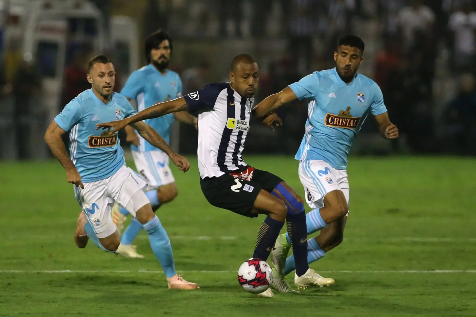 Alianza Lima y Sporting Cristal protagonizan la primera final del campeonanto nacional. Foto: ANDINA/Vidal Tarqui