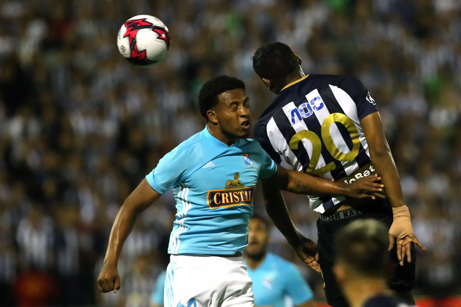 Alianza Lima y Sporting Cristal protagonizan la primera final del campeonanto nacional. Foto: ANDINA/Vidal Tarqui