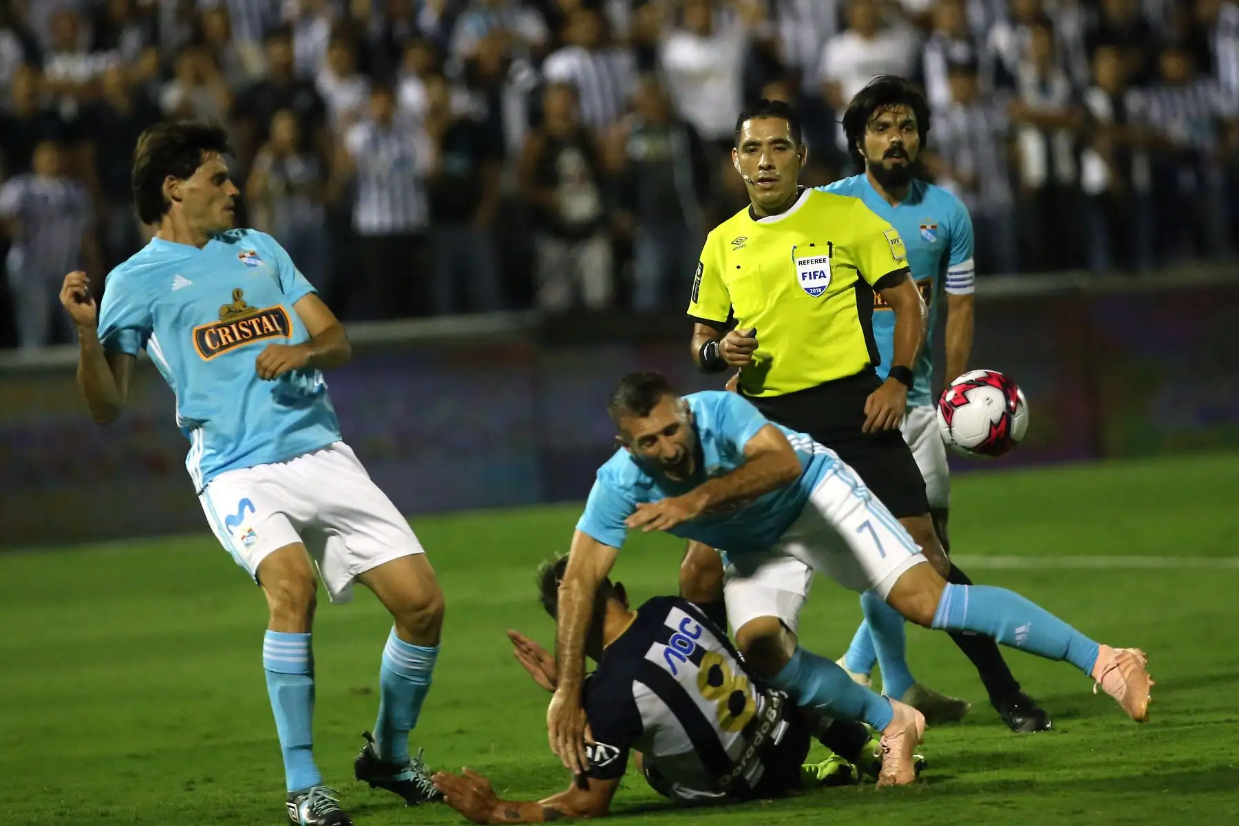 Alianza Lima y Sporting Cristal protagonizan la primera final del campeonanto nacional. Foto: ANDINA/Vidal Tarqui