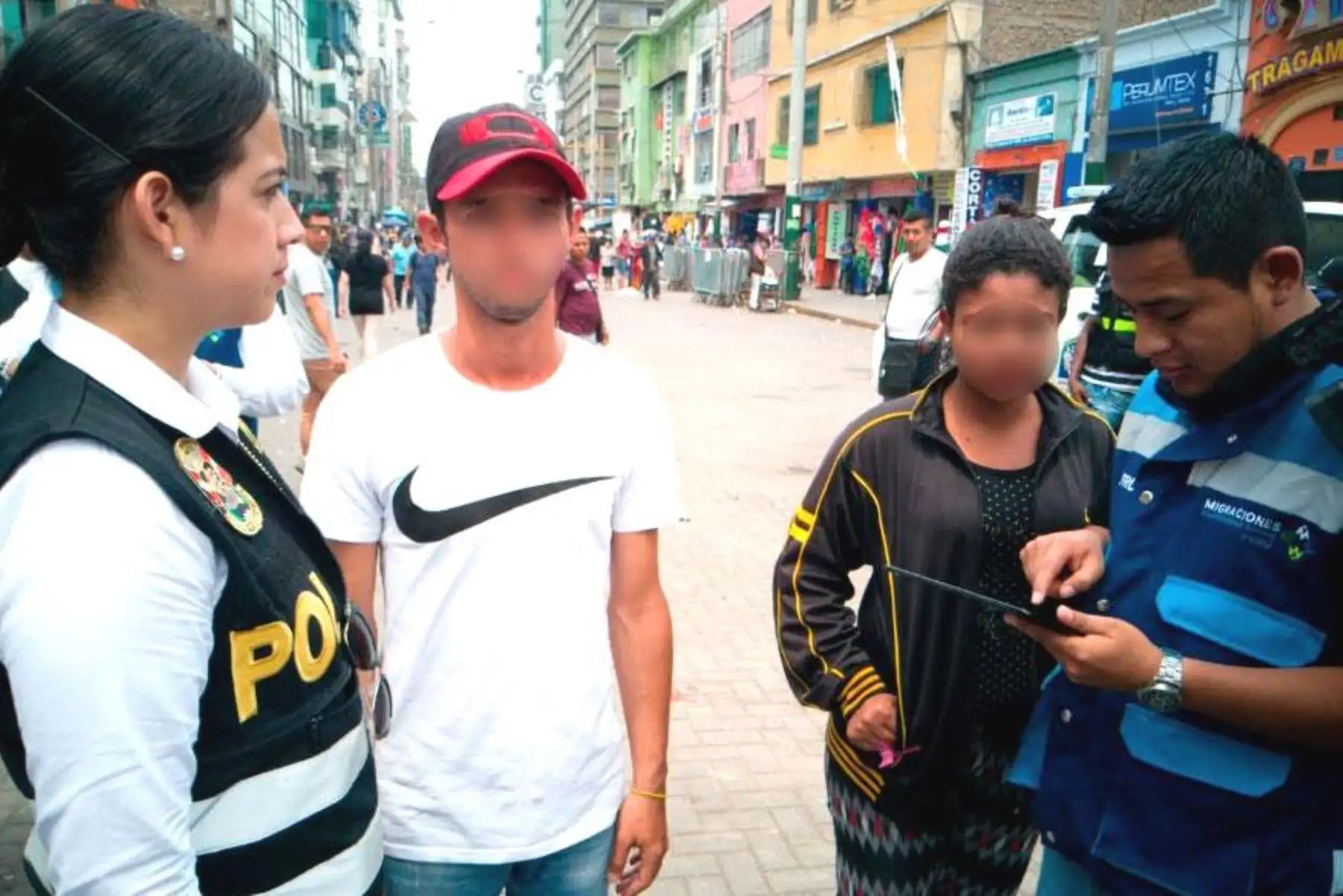 Ejecutan operativo de fiscalización de ciudadanos extranjeros en La Victoria. Foto: ANDINA/Difusión.