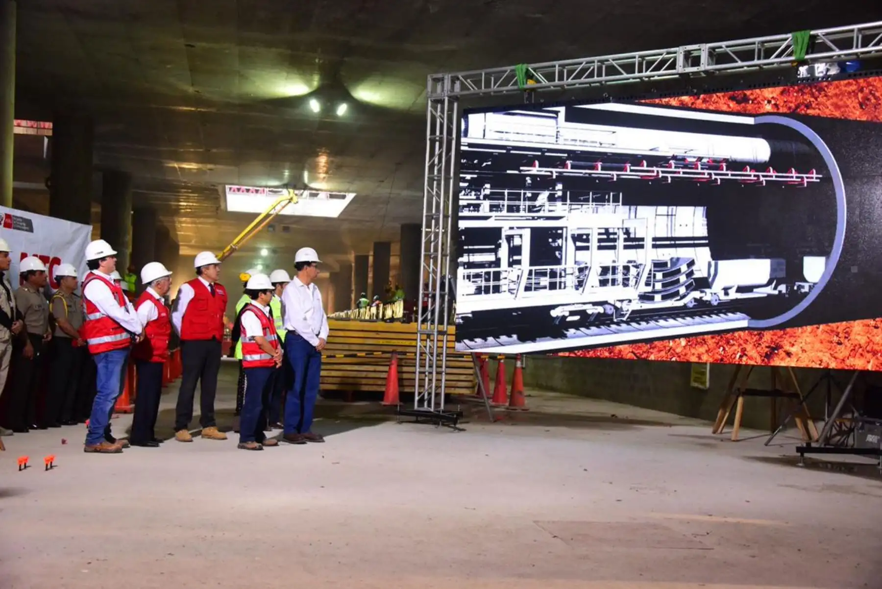 El presidente de la República, Martín Vizcarra, supervisa las obras de la Línea 2 del Metro de Lima. ANDINA/Difusión