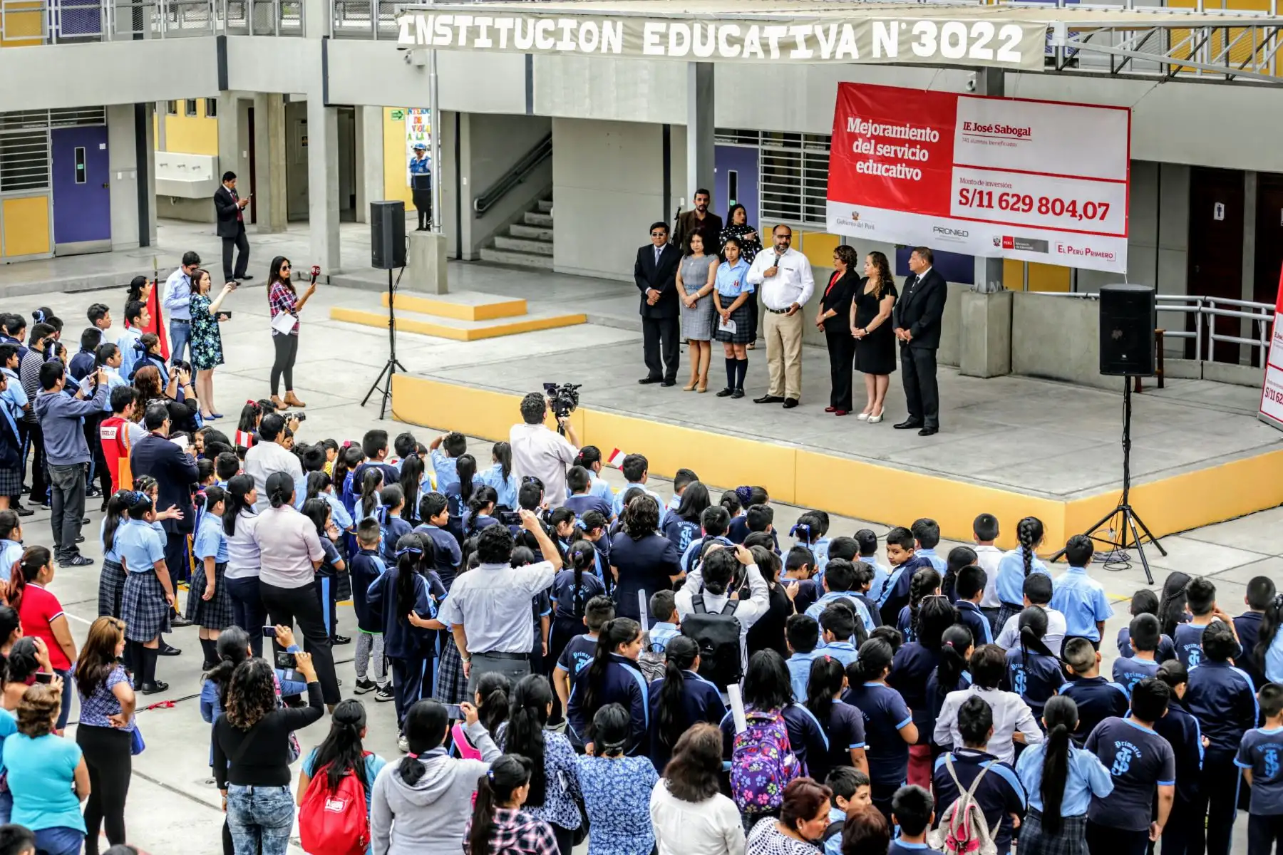 Ministro de Educación Daniel Alfaro, inaugura de manera simultánea seis instituciones educativas desde el moderno colegio I.E. 3022 José Sabogal en el distrito de San Martín de Porres. Foto: ANDINA/Luis Iparraguirre