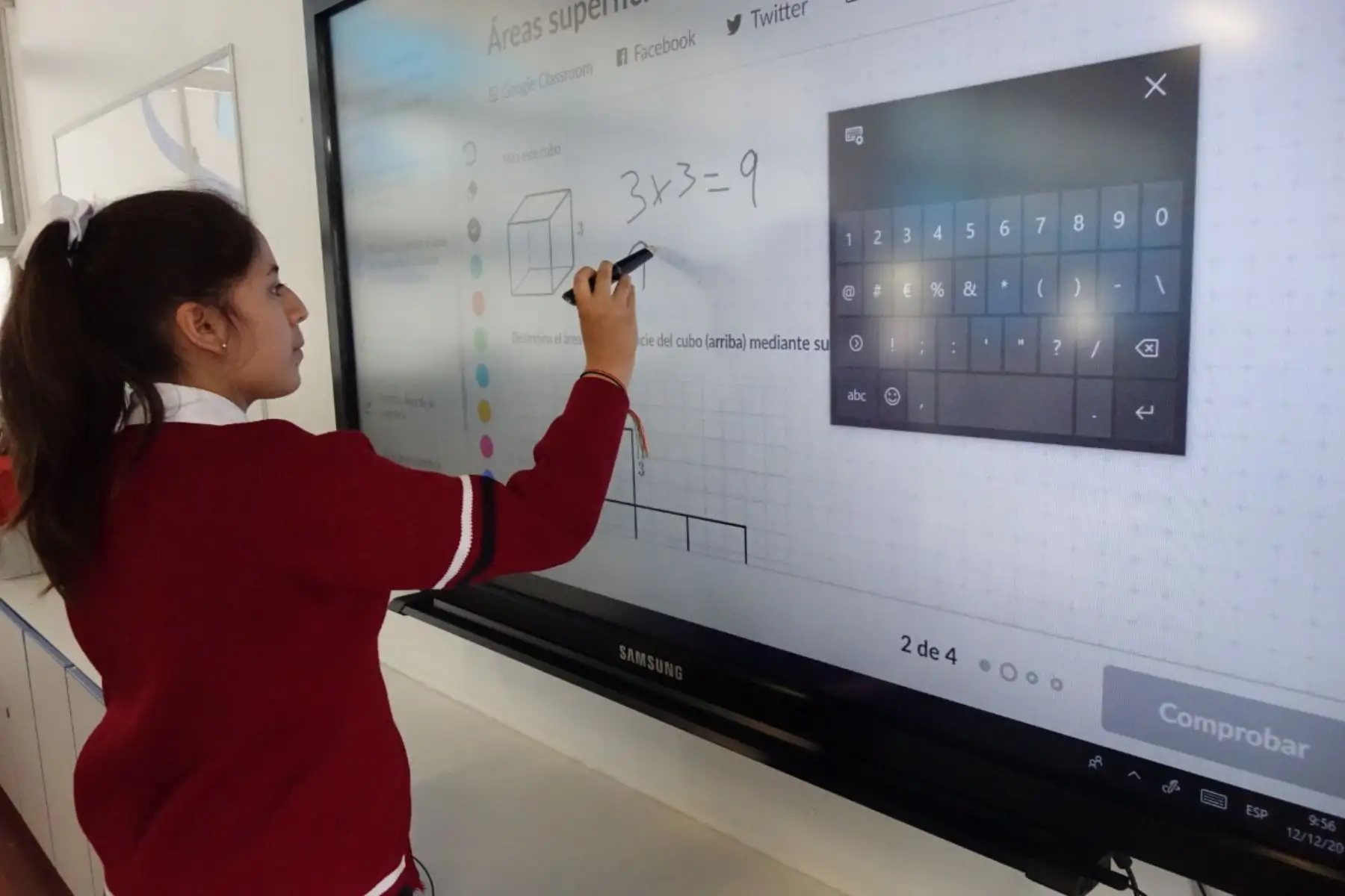 Escolares de colegios públicos usan plataforma digital Kahn Academy para aprender matemática de manera divertida. Foto: Andina/Difusión