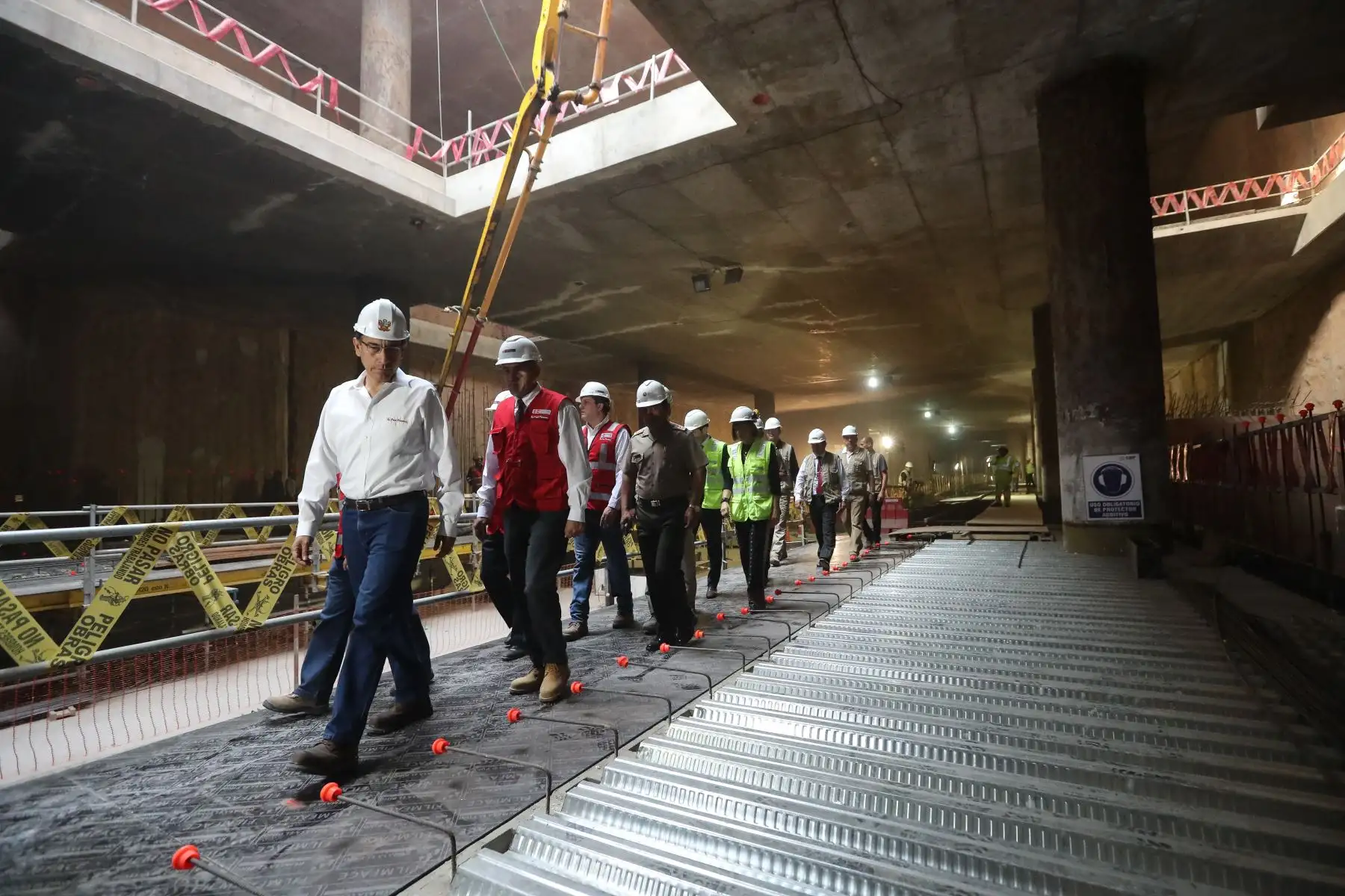 El presidente de la República, Martín Vizcarra, supervisa los trabajos que se realizan en la Línea 2 del Metro de Lima y participa en la presentación del nuevo cronograma de ejecución de esta gran obra.Foto: ANDINA/Juan Carlos Guzman/Prensa Presidencia