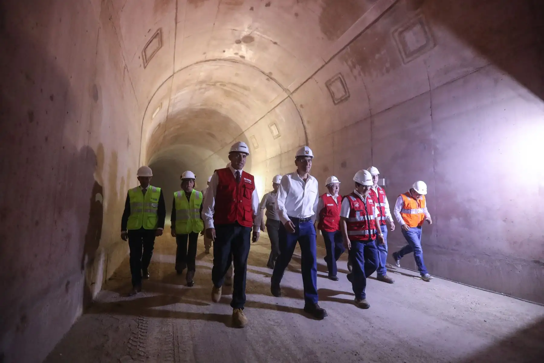 El presidente de la República, Martín Vizcarra, supervisa los trabajos que se realizan en la Línea 2 del Metro de Lima y participa en la presentación del nuevo cronograma de ejecución de esta gran obra.Foto: ANDINA/Juan Carlos Guzman/Prensa Presidencia
