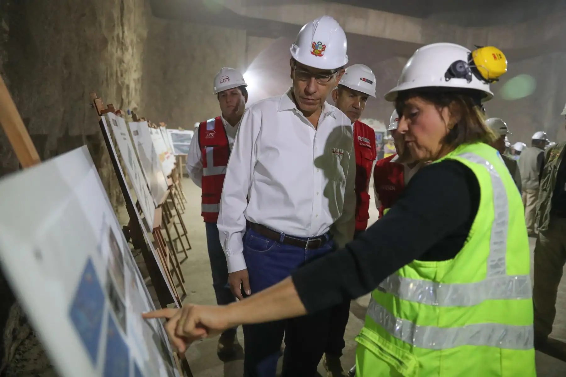 El presidente de la República, Martín Vizcarra, supervisa los trabajos que se realizan en la Línea 2 del Metro de Lima y participa en la presentación del nuevo cronograma de ejecución de esta gran obra.Foto: ANDINA/Juan Carlos Guzman/Prensa Presidencia