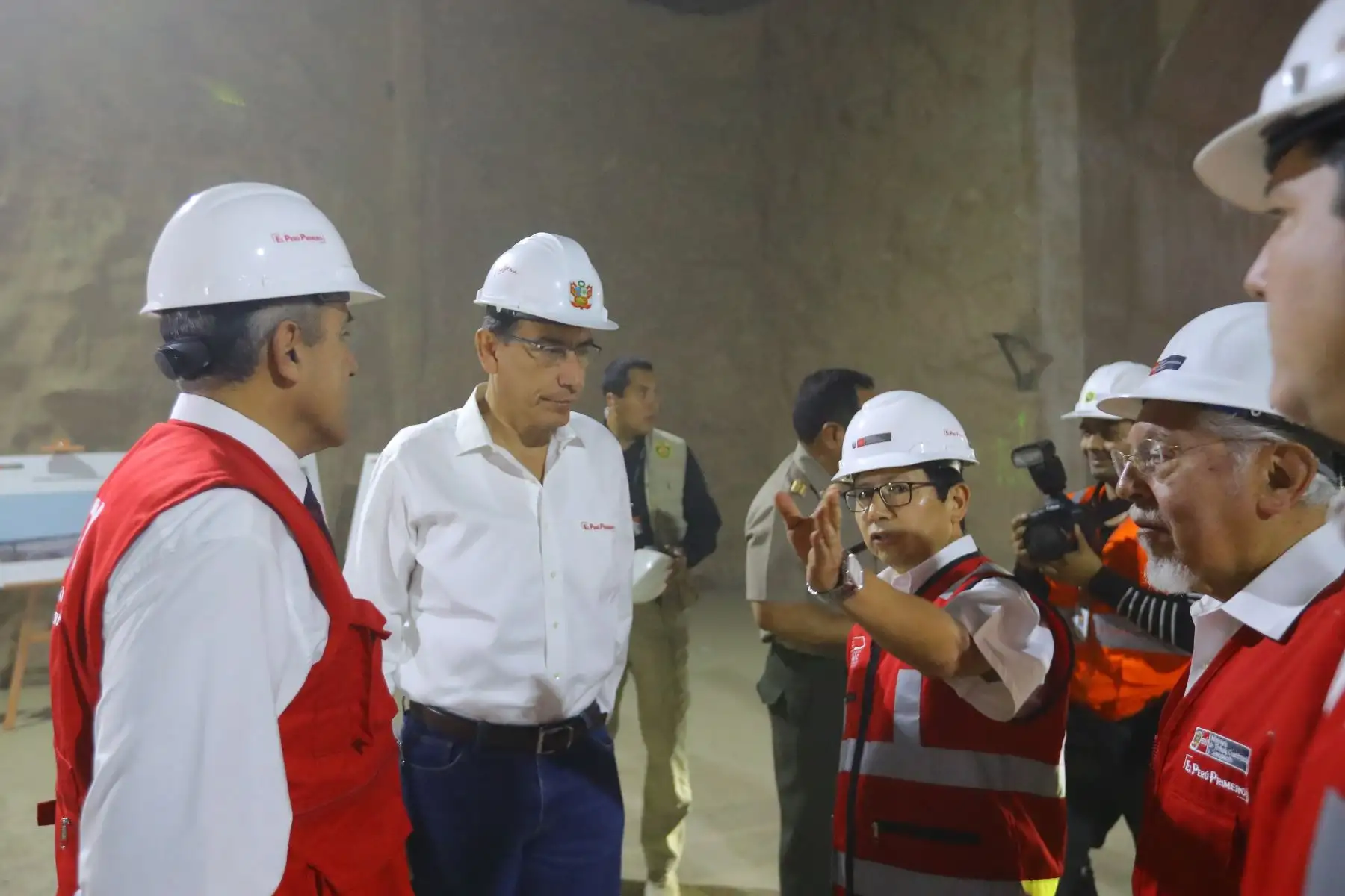 El presidente de la República, Martín Vizcarra, supervisa los trabajos que se realizan en la Línea 2 del Metro de Lima y participa en la presentación del nuevo cronograma de ejecución de esta gran obra.Foto: ANDINA/Juan Carlos Guzman/Prensa Presidencia
