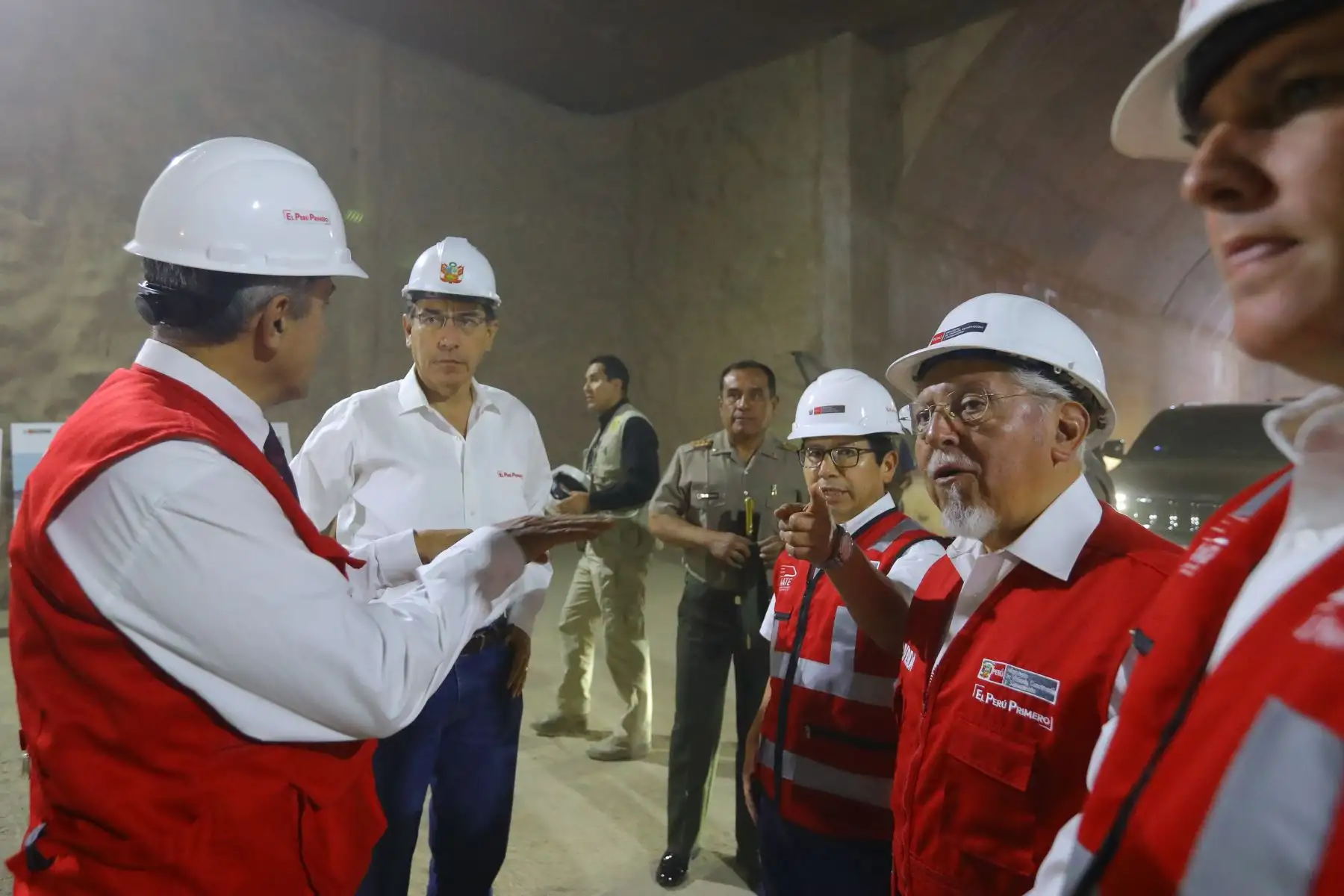 El presidente de la República, Martín Vizcarra, supervisa los trabajos que se realizan en la Línea 2 del Metro de Lima y participa en la presentación del nuevo cronograma de ejecución de esta gran obra.Foto: ANDINA/Juan Carlos Guzman/Prensa Presidencia
