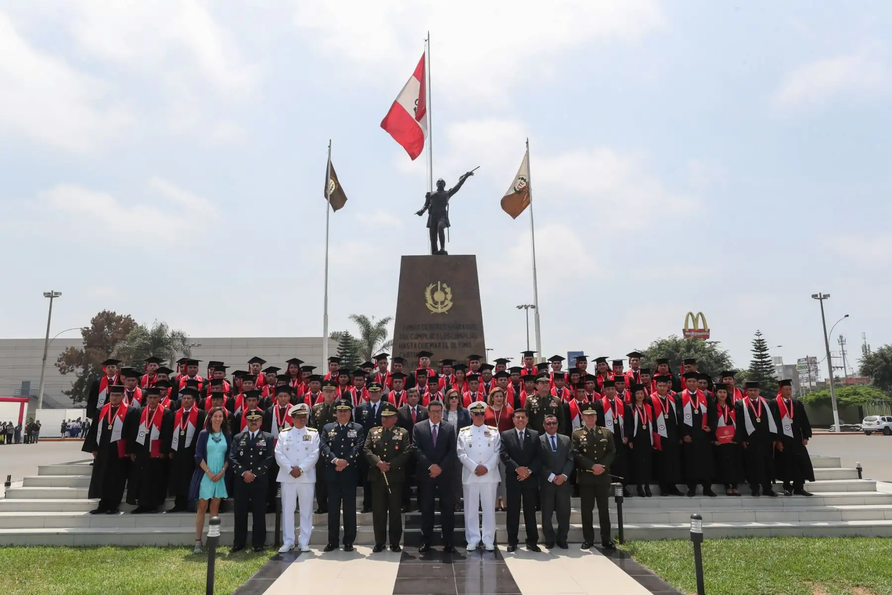 Ministro de Defensa, José Modesto Huerta Torres, El Instituto Tecnológico de las Fuerzas Armadas no solo les ha brindado capacitación para el trabajo dependiente; sino sobre todo, los ha formado para ser generadores de sus propios negocios y propiciar así el desarrollo del país. Foto: ANDINA/MINDEF