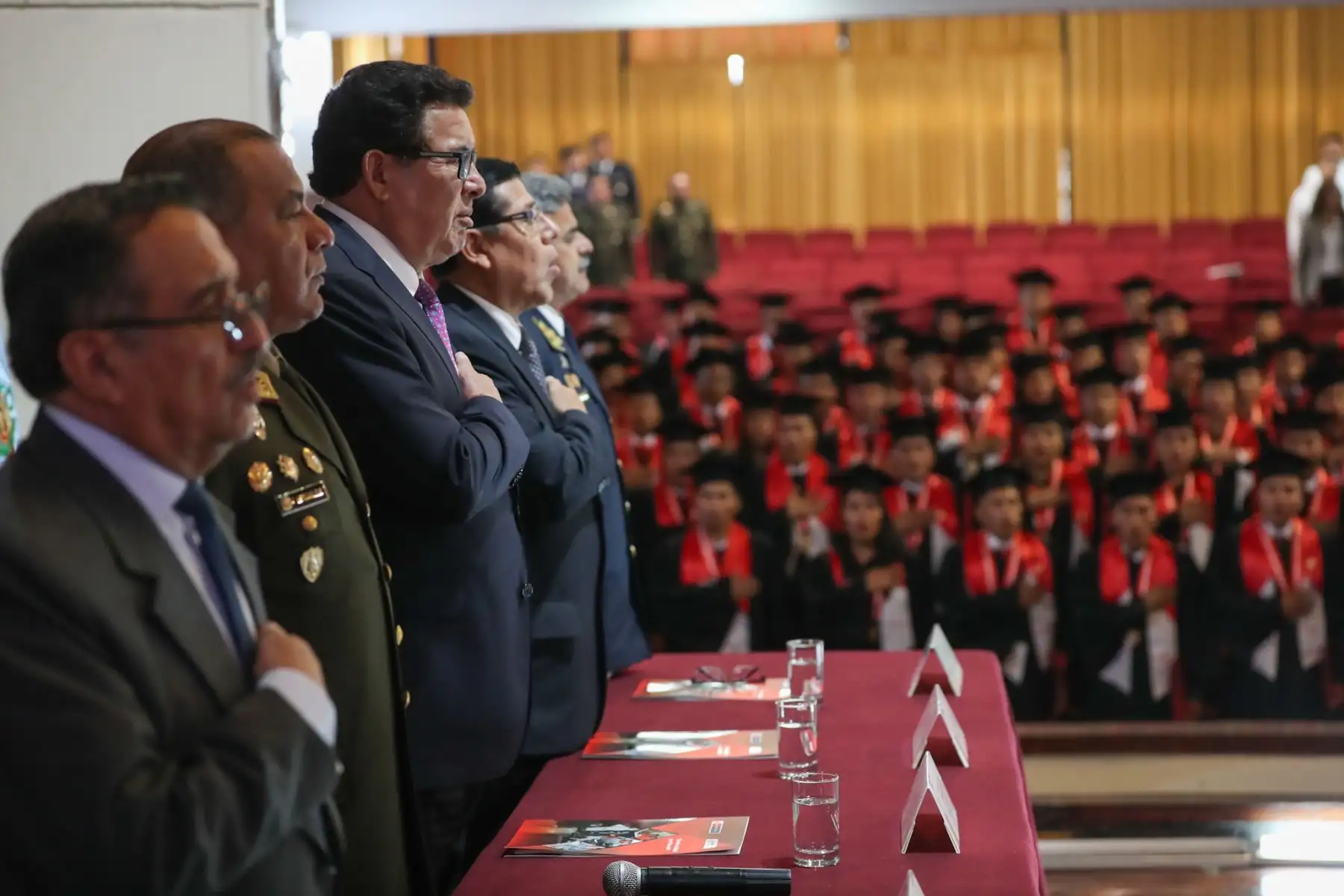Ministro de Defensa, José Modesto Huerta Torres, El Instituto Tecnológico de las Fuerzas Armadas no solo les ha brindado capacitación para el trabajo dependiente; sino sobre todo, los ha formado para ser generadores de sus propios negocios y propiciar así el desarrollo del país. Foto: ANDINA/MINDEF