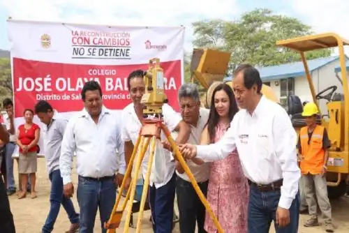 El director ejecutivo de la Autoridad para la Reconstrucción con Cambios (ARCC), Edgar Quispe Remón, colocó hoy la primera piedra de la institución educativa José Olaya Balandra ubicada en el distrito de Salitral, provincia de Morropón, región Piura, que beneficiará directamente a los estudiantes de este distrito que tiene más de 8,500 habitantes.