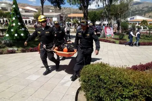 Trabajadores de diversas instituciones y pobladores participaron hoy en el simulacro de sismo seguido de aluvión en Huaraz, región Áncash. Foto: ANDINA/Gonzalo Horna