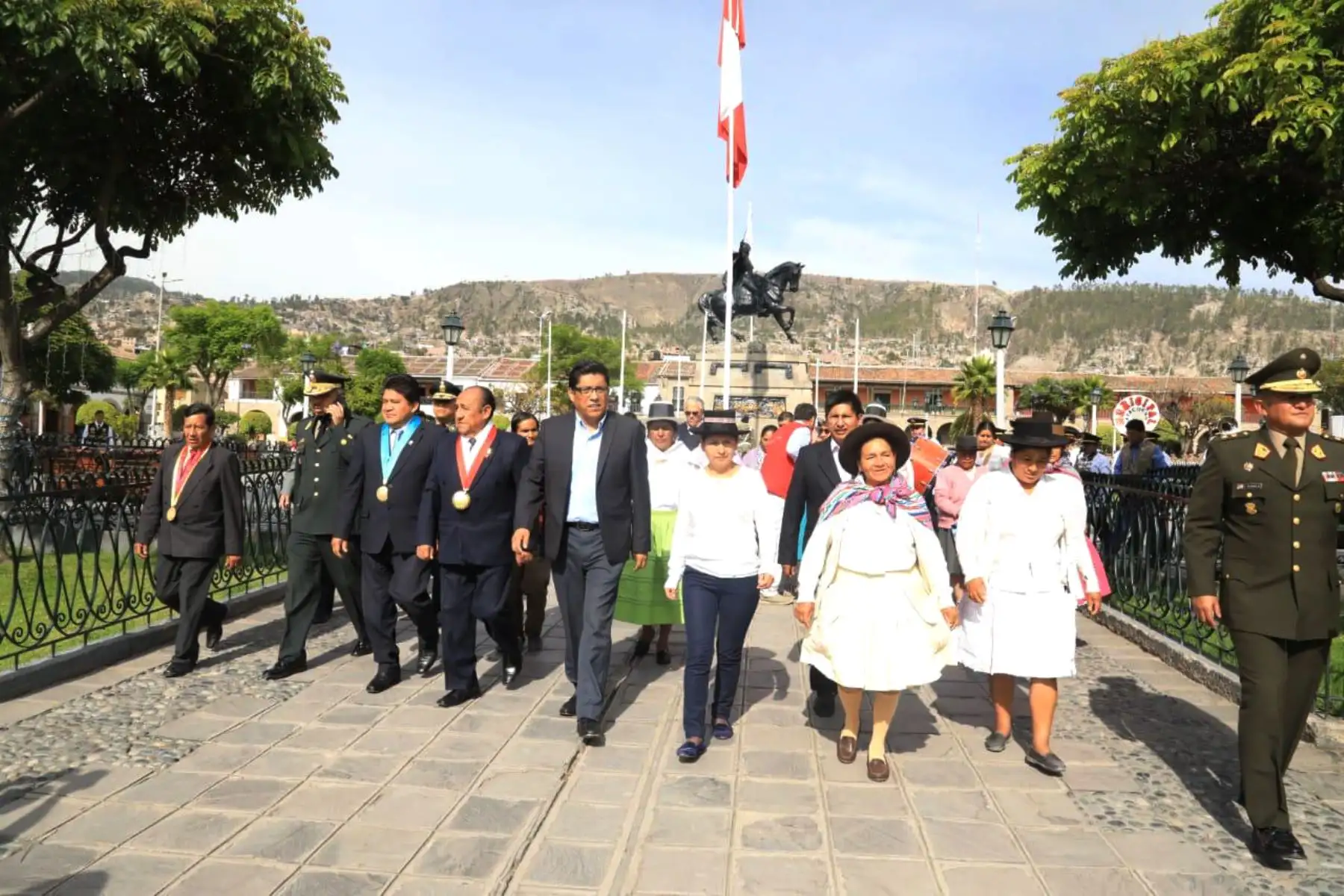 Ministro de Justicia, Vicente Zeballos preside ceremonia “Camino al Bicentenario: tejiendo caminos de justicia y reconciliación” en Ayacucho.Foto: ANDINA/MINJUS