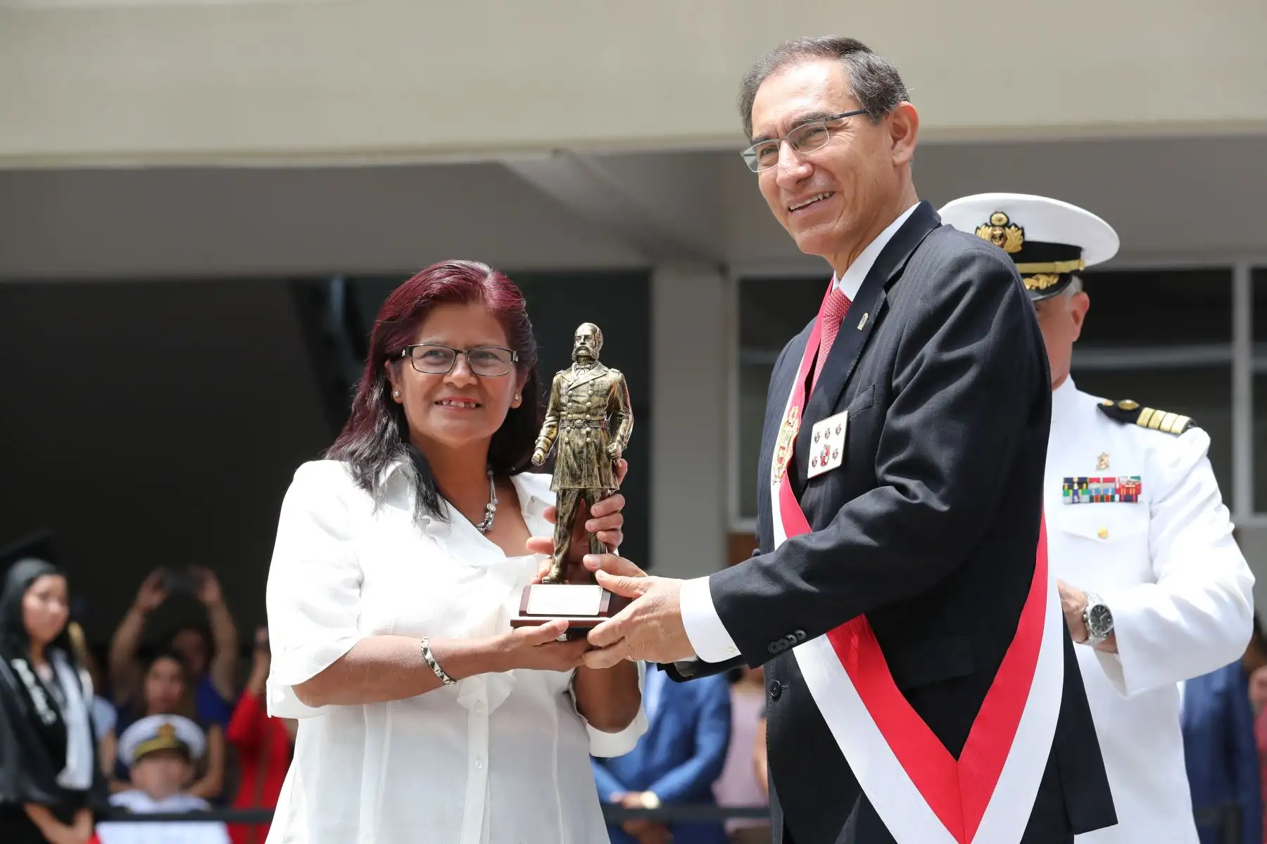 Jefe del Estado, Martín Vizcarra, participa en la clausura del año académico de la Escuela de Marina Mercante 