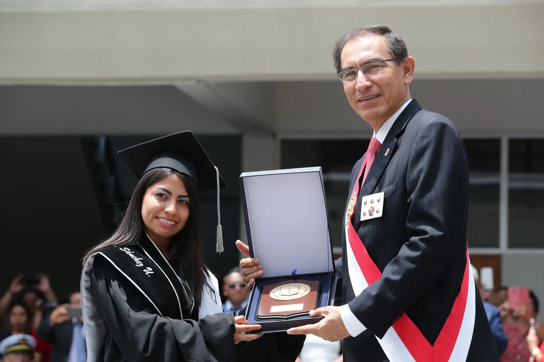 Jefe del Estado, Martín Vizcarra, participa en la clausura del año académico de la Escuela de Marina Mercante 