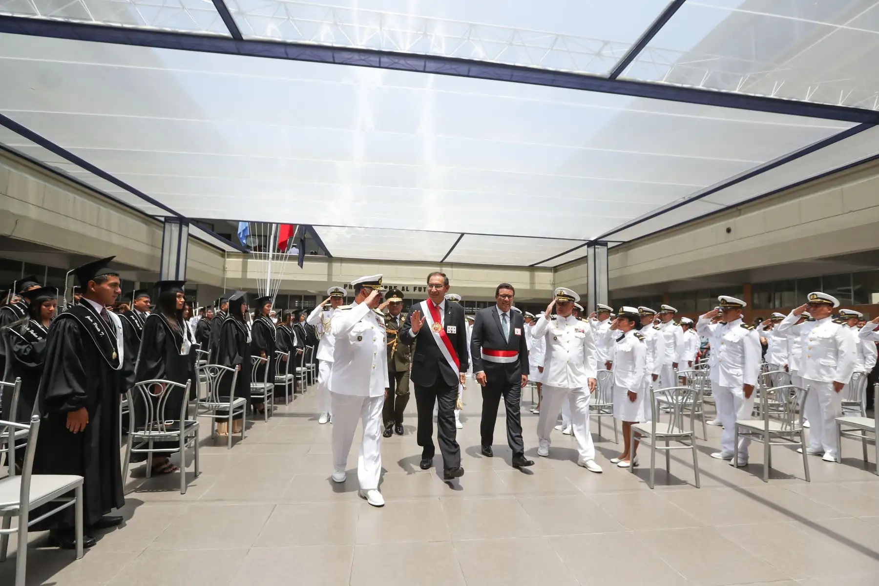 Jefe del Estado, Martín Vizcarra, participa en la clausura del año académico de la Escuela de Marina Mercante 