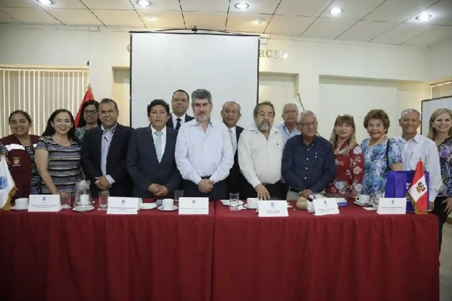 Los esfuerzos que se realizan desde el Gobierno central deben ser complementados con el trabajo conjunto con las autoridades regionales, locales, empresarios y sociedad civil, subrayó el ministro de Comercio Exterior y Turismo, Rogers Valencia.