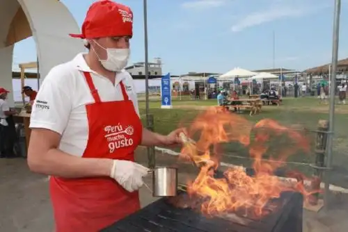 Con un homenaje a la Amazonía y su cocina, hoy abrió sus puertas en Tumbes la feria gastronómica y turística ‘Perú, Mucho Gusto’, que hasta el domingo 16 de diciembre se llevará a cabo en el estadio Mariscal Cáceres de Tumbes, informó la Comisión de Promoción del Perú para la Exportación y el Turismo (Promperú).