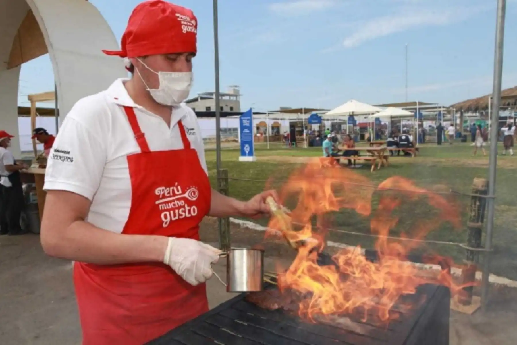 Con un homenaje a la Amazonía y su cocina, hoy abrió sus puertas en Tumbes la feria gastronómica y turística ‘Perú, Mucho Gusto’, que hasta el domingo 16 de diciembre se llevará a cabo en el estadio Mariscal Cáceres de Tumbes, informó la Comisión de Promoción del Perú para la Exportación y el Turismo (Promperú).