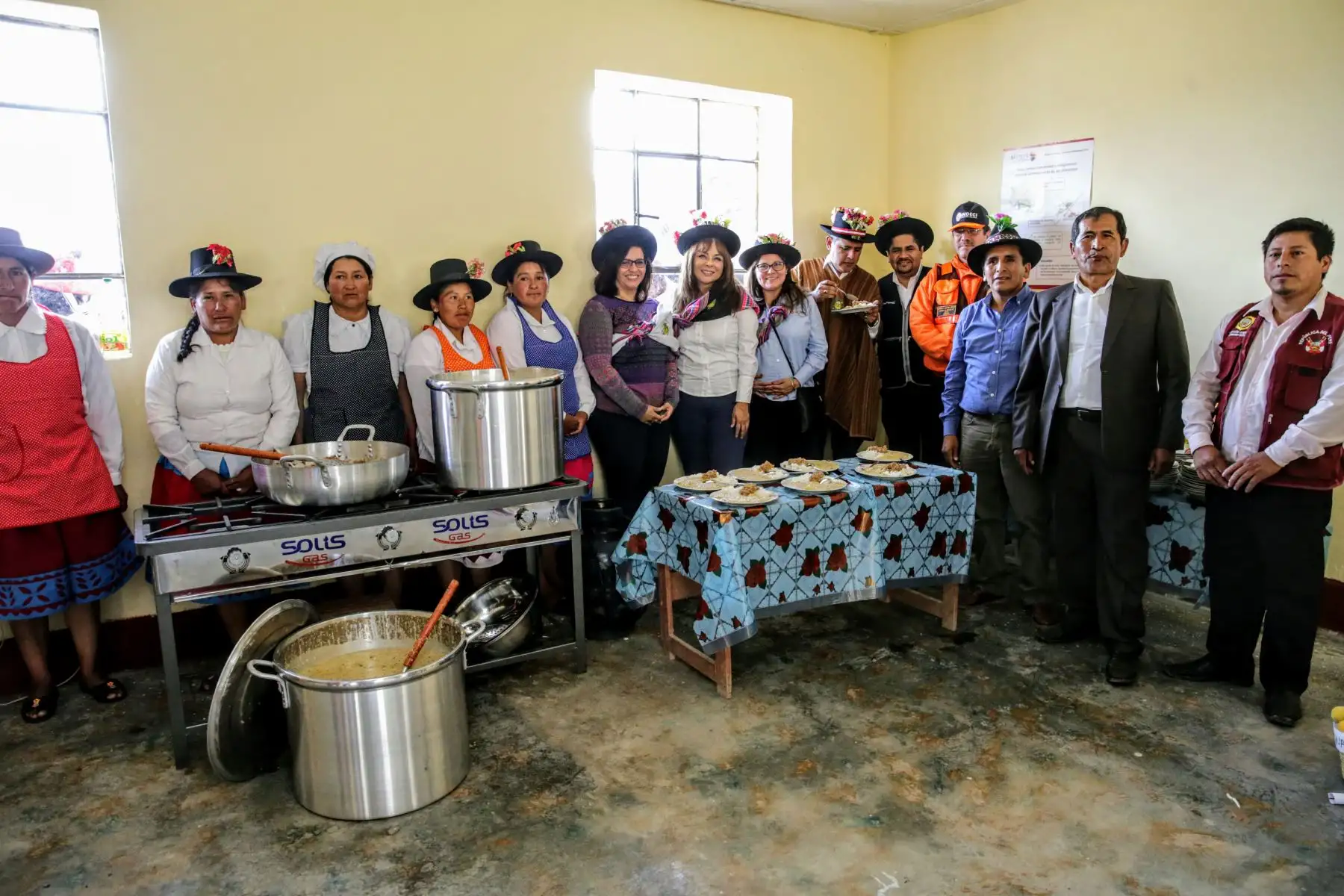 Primera Dama de la Nación acompañada de los ministros de MINAGRI, MIDIS y Mujer participan de acción cívica en el centro poblado de Ccarhuaccocco en Ayacucho.Foto: ANDINA/Luis Iparraguirre