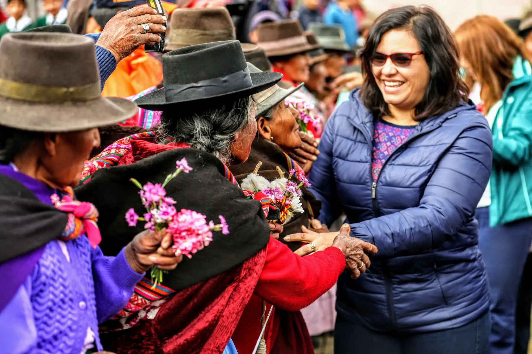 Primera Dama de la Nación acompañada de los ministros de MINAGRI, MIDIS y Mujer participan de acción cívica en el centro poblado de Ccarhuaccocco en Ayacucho.Foto: ANDINA/Luis Iparraguirre