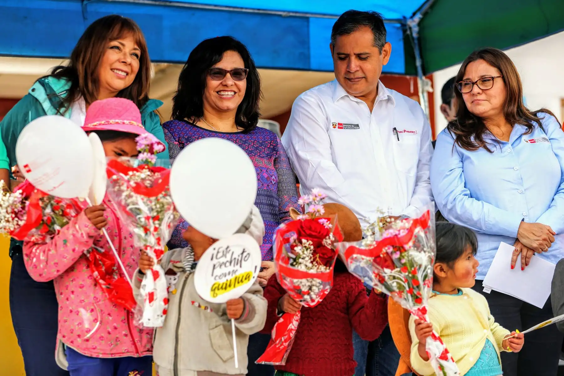 Primera Dama de la Nación acompañada de los ministros de MINAGRI, MIDIS y Mujer participan de acción cívica en el centro poblado de Ccarhuaccocco en Ayacucho.Foto: ANDINA/Luis Iparraguirre