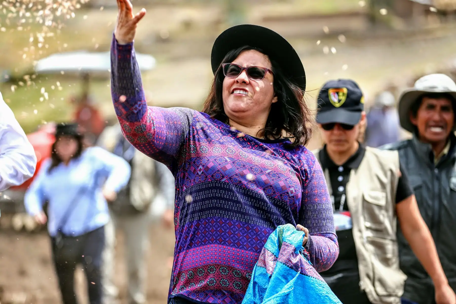Primera Dama de la Nación acompañada de los ministros de MINAGRI, MIDIS y Mujer participan de acción cívica en el centro poblado de Ccarhuaccocco en Ayacucho.Foto: ANDINA/Luis Iparraguirre