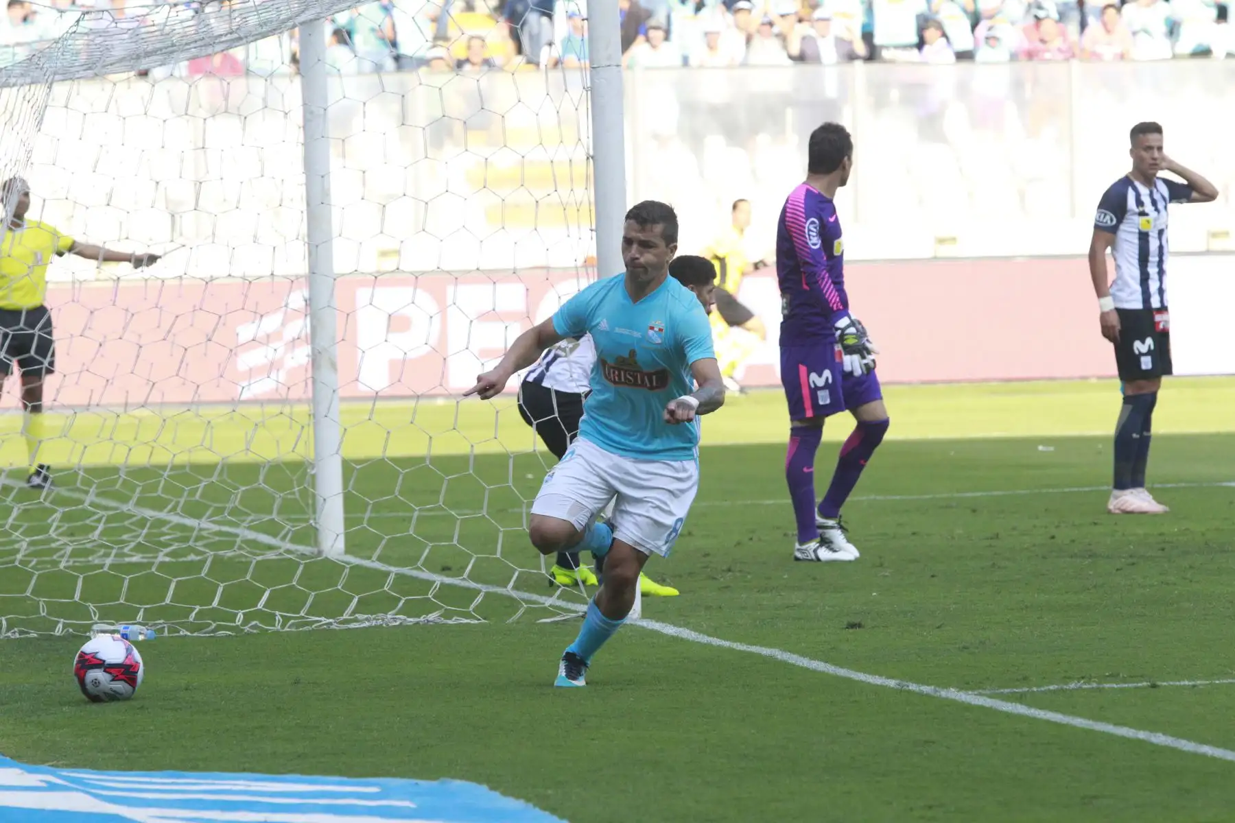 Sporting Cristal gana 2 a 0 a  Alianza Lima. Por la segunda final del descentralizado 2018,en el estadio nacional.Foto:ANDINA/ Jhony Laurente