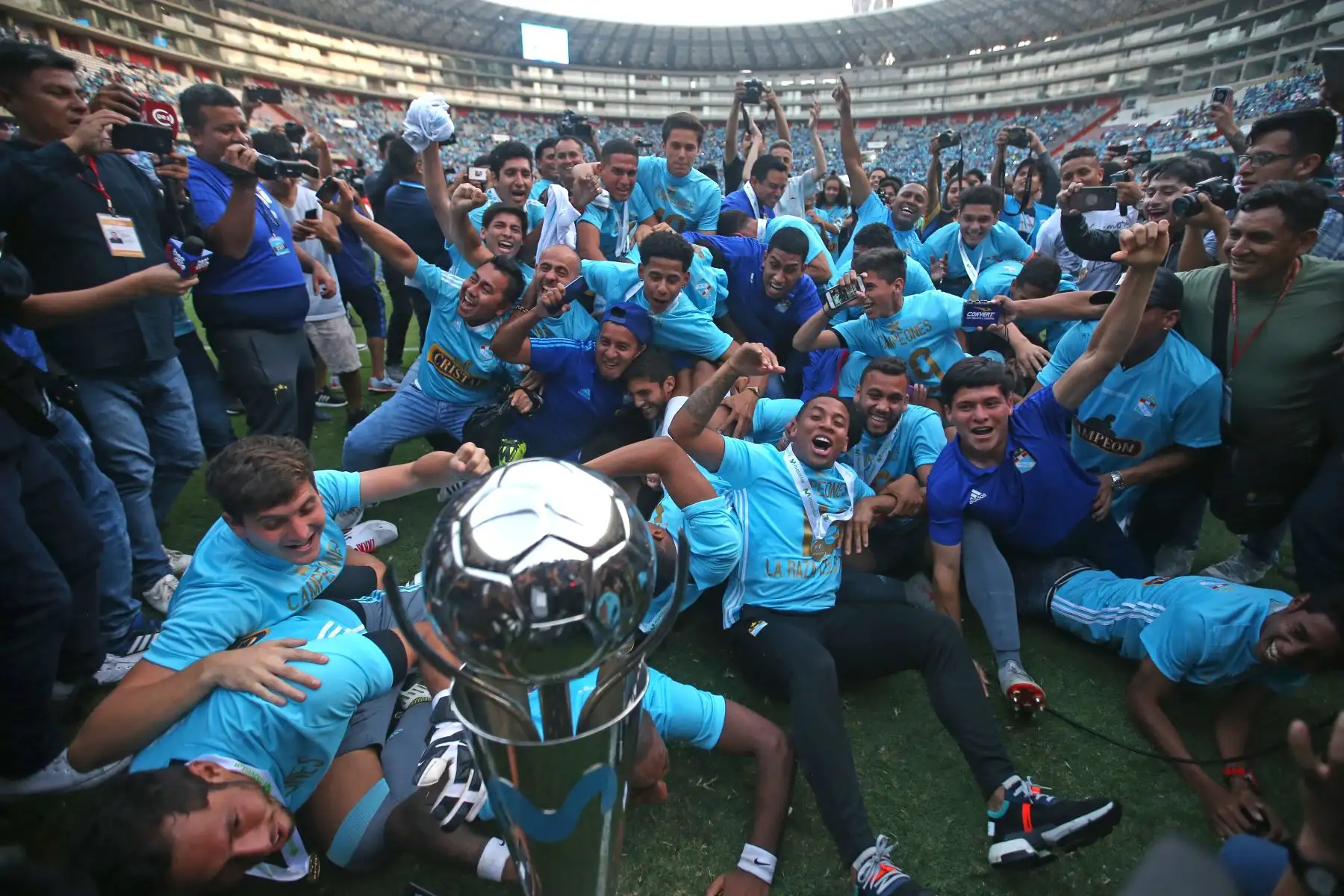 Cristal golea 3-0 a Alianza Lima y se proclama campeón nacional, en el estadio nacional. Foto: ANDINA/Vidal Tarqui