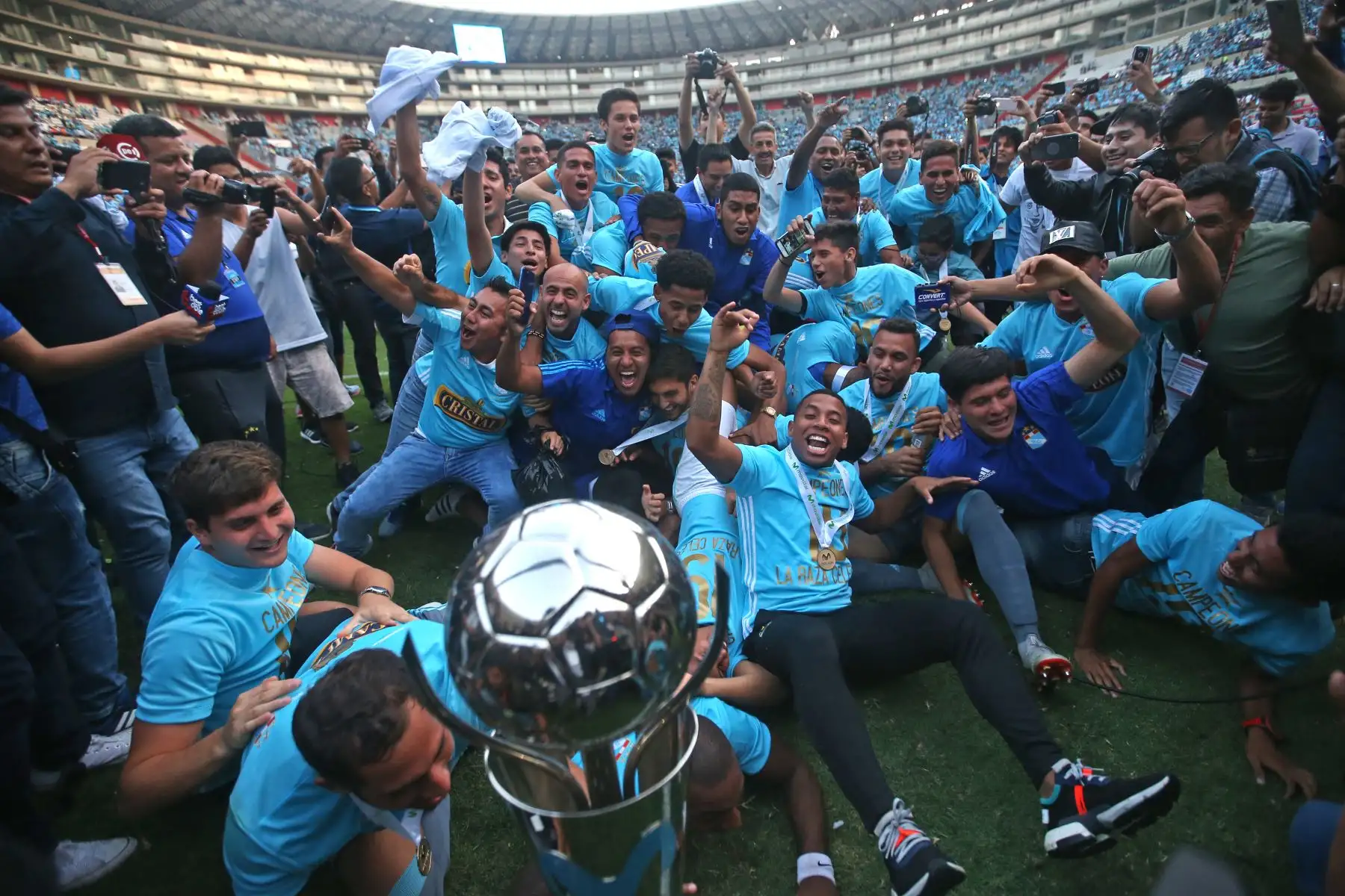 Cristal golea 3-0 a Alianza Lima y se proclama campeón nacional, en el estadio nacional. Foto: ANDINA/Vidal Tarqui