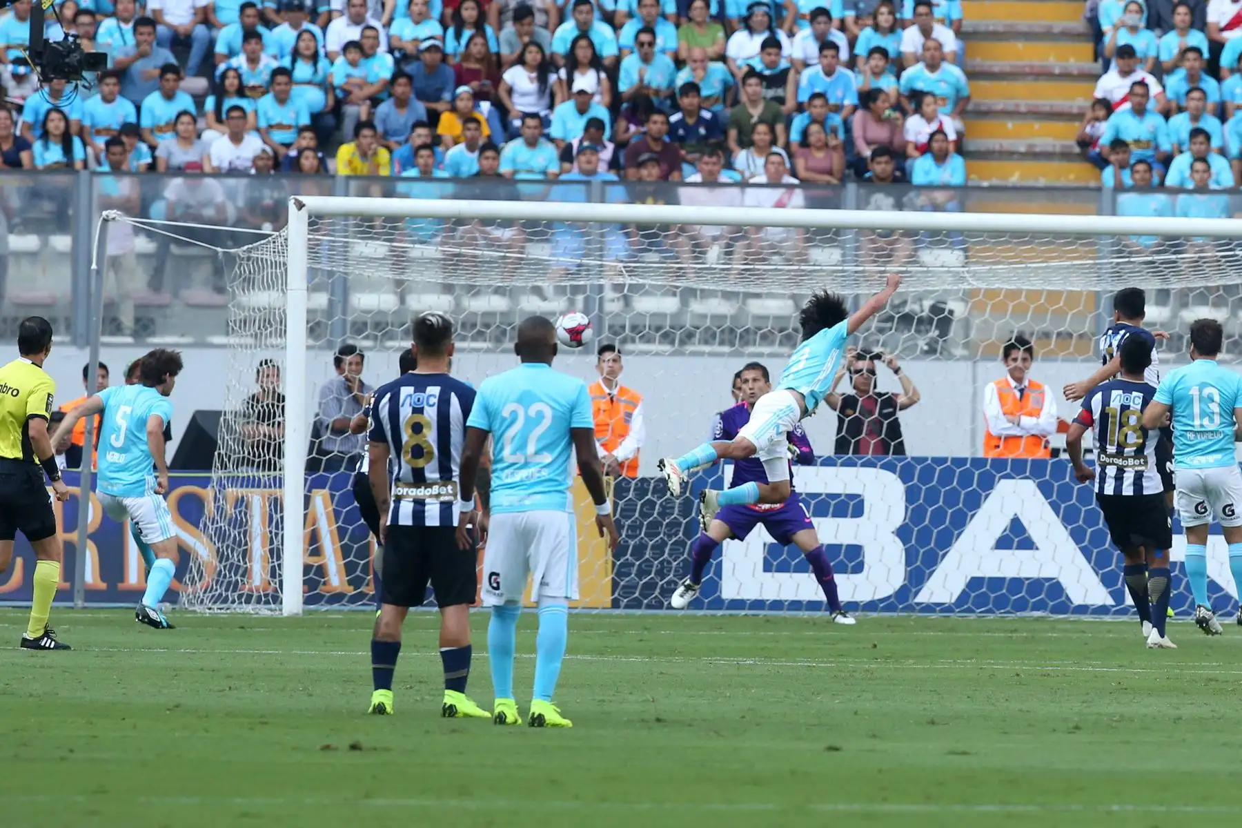 Cristal golea 3-0 a Alianza Lima y se proclama campeón nacional, en el estadio nacional. Foto: ANDINA/Vidal Tarqui